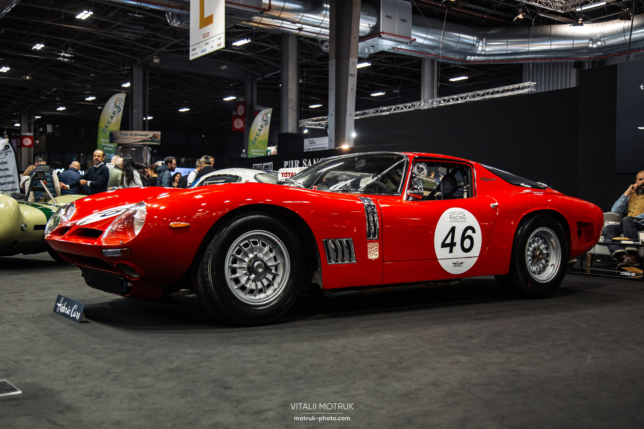 Retromobile 2023. Photographe de voitures à Paris — Vitalii Motruk