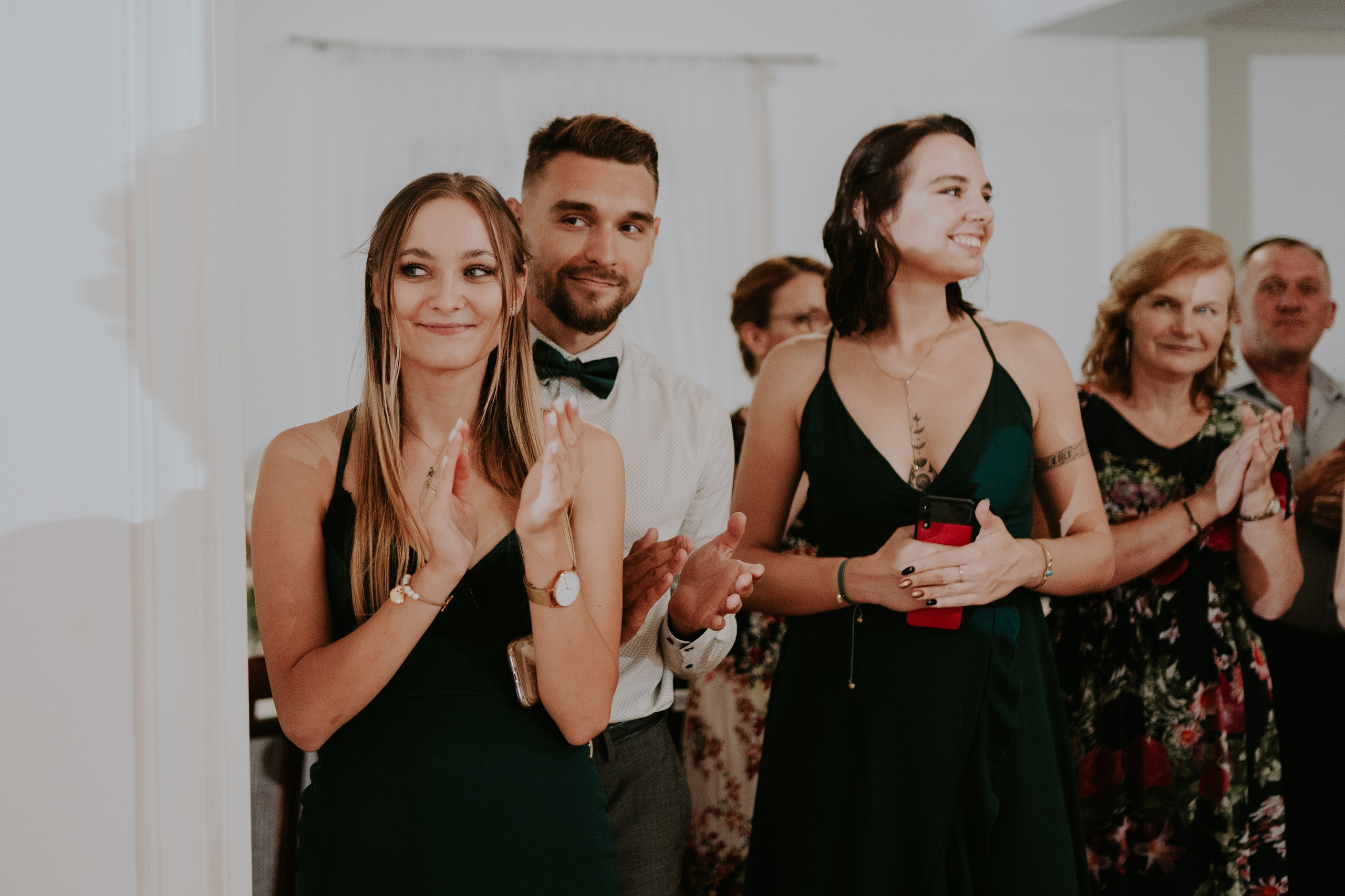 Dwór Wierzbno: plenerowy ślub pod wierzbą. Karkowskafoto - fotografia miłości