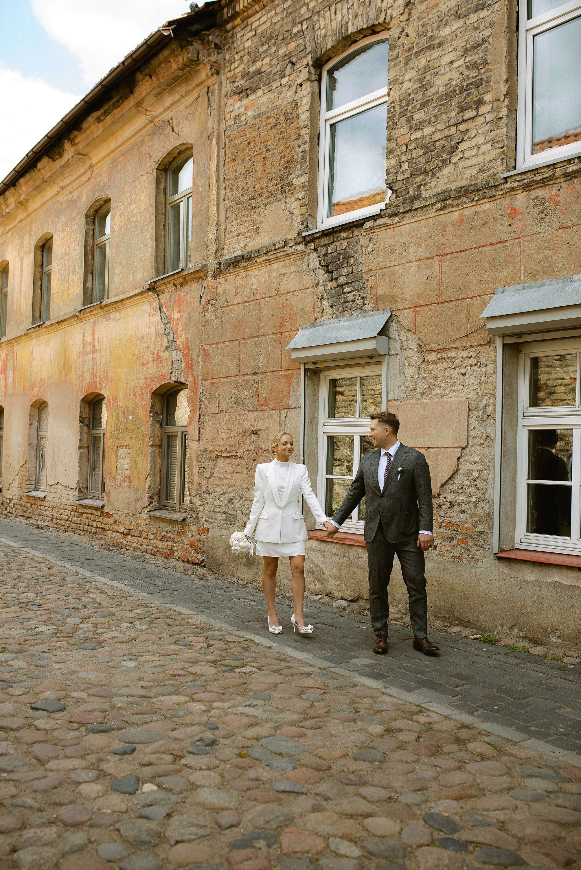 Vestuvių fotografė, vestuvių fotografas visoje Lietuvoje, vestuvių fotografė Vilniuje, jausminga ir jauki vestuvių fotografija, laikui nepavaldi vestuvių fotografija; Vestuvių fotografė Pakruojyje; Vestuvių fotografė Šiauliuose;Vestuvių fotografė Panevėžyje; vestuvių fotografė Kaune; Vestuvių fotografė Biržuose; vestuvių fotografė Pasvalyje; vestuvių fotografė Klaipėdoje