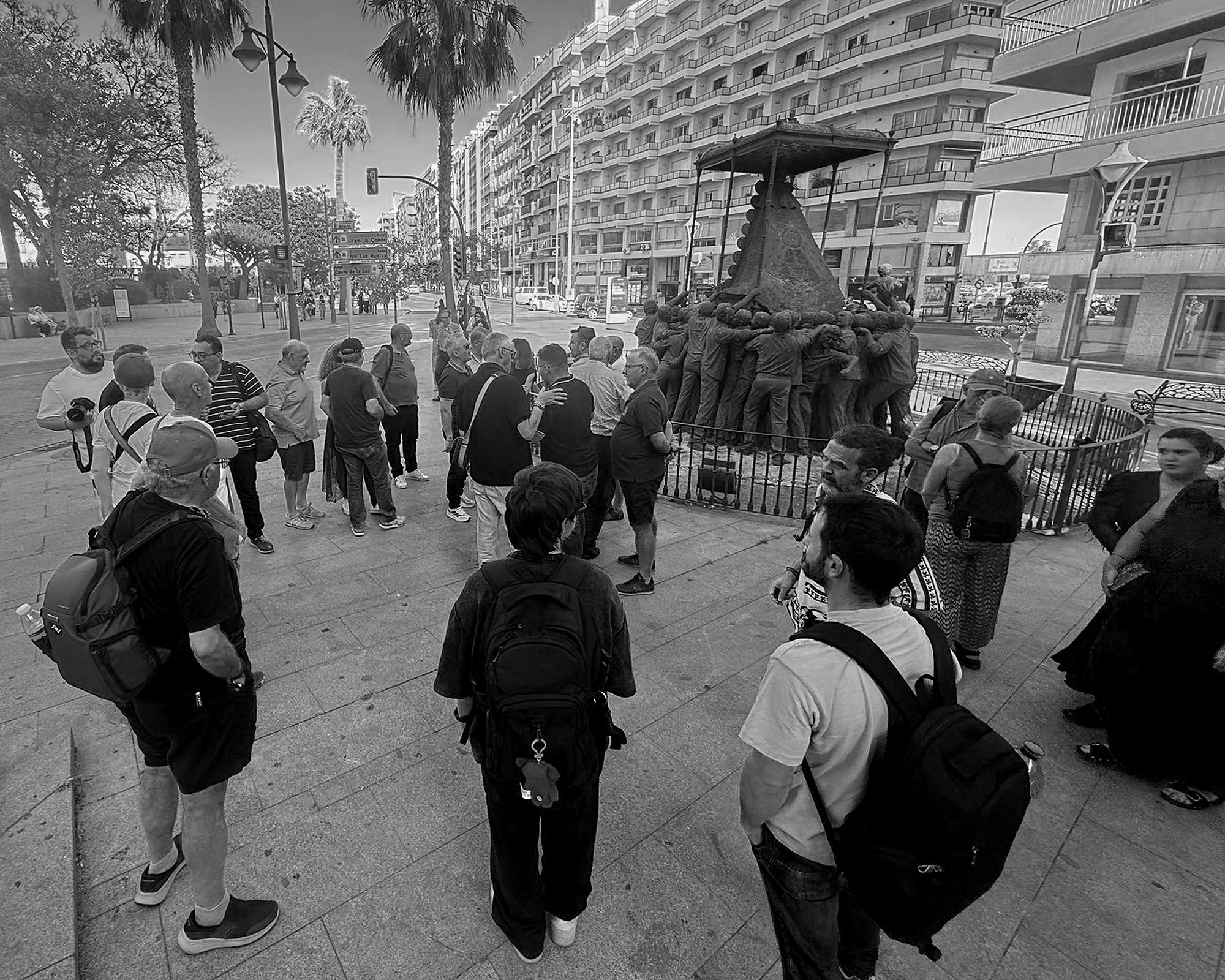 Cuando la calle te pone a prueba: Fotografía Documental en el Corpus de Huelva con Ricoh GR IV. Fotógrafo profesional en Sevilla Francisco Guerrero