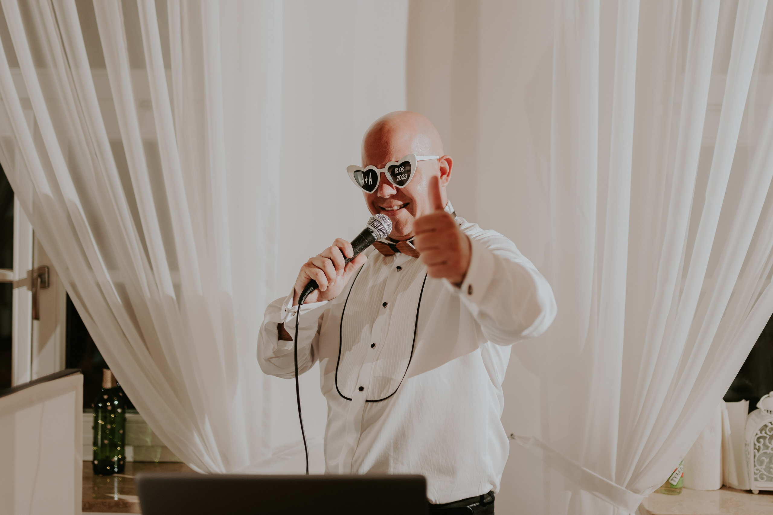 Dwór Wierzbno: plenerowy ślub pod wierzbą. Karkowskafoto - fotografia miłości