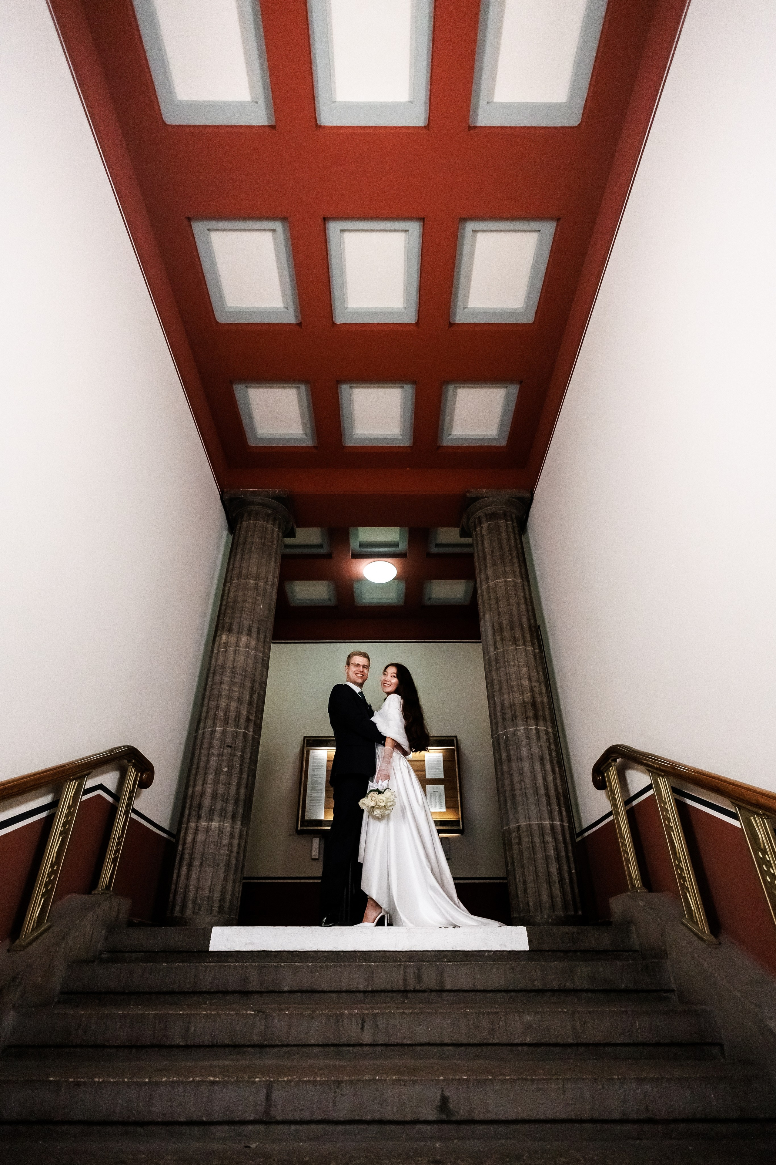 Eine intime Feier vor der großen Hochzeit: Solongo und Victor im Standesamt Spandau. Hochzeitsfotografie in Berlin Nataliia Schütze