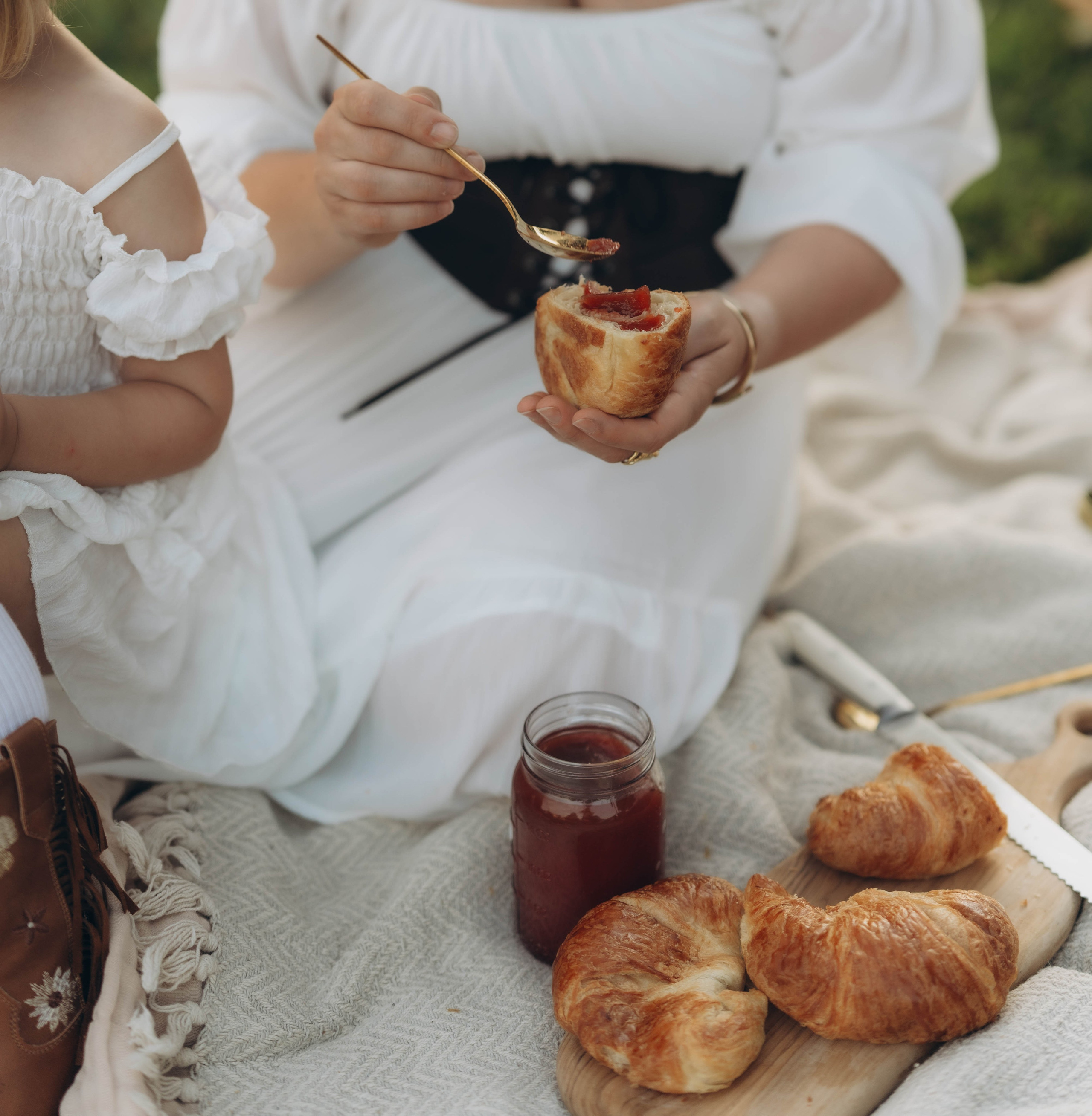 Family sessions (in home/outdoor). Lifestyle Family Photographer in Pennsylvania