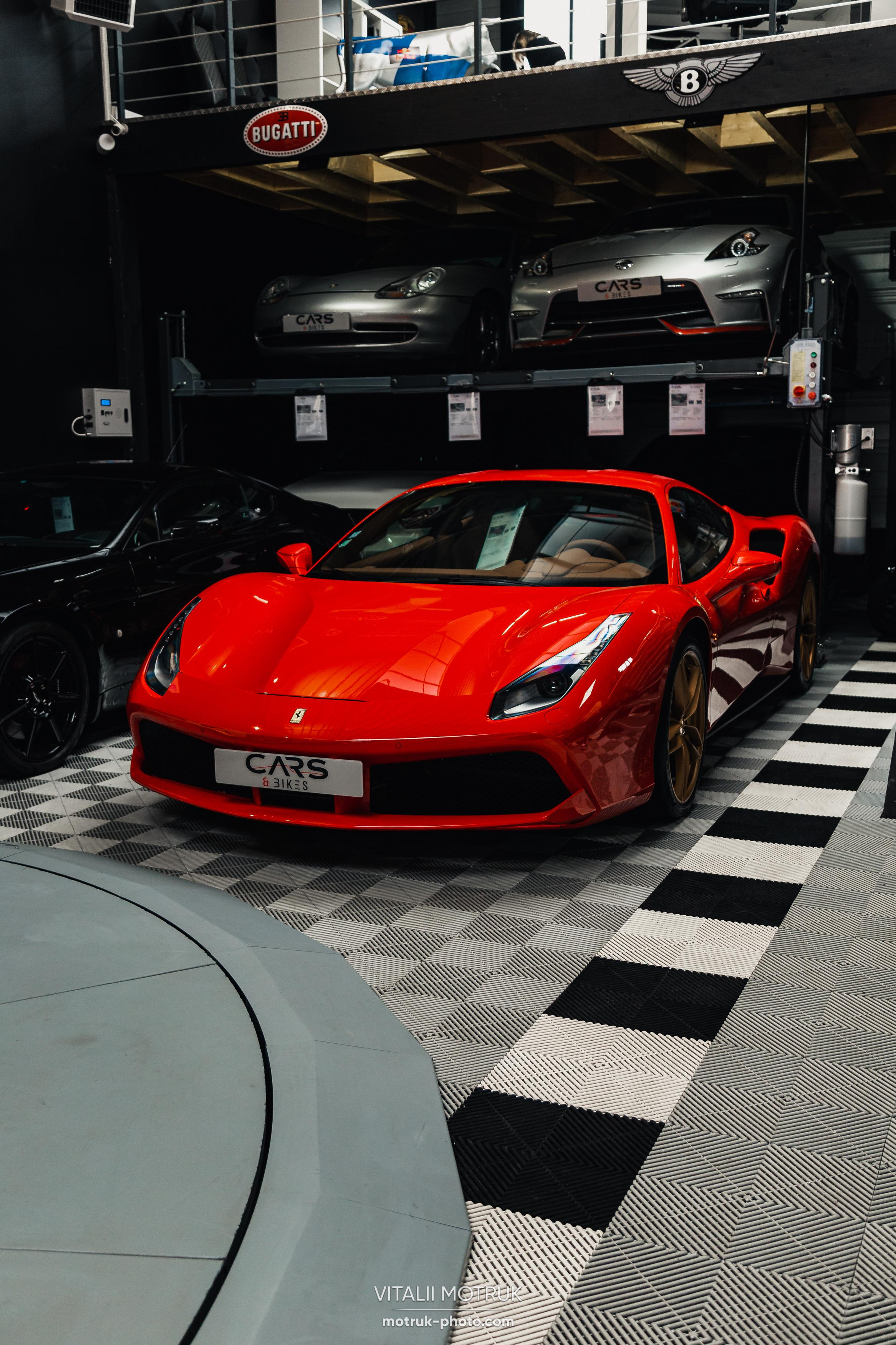 Cars and Bikes. Photographe de voitures à Paris — Vitalii Motruk