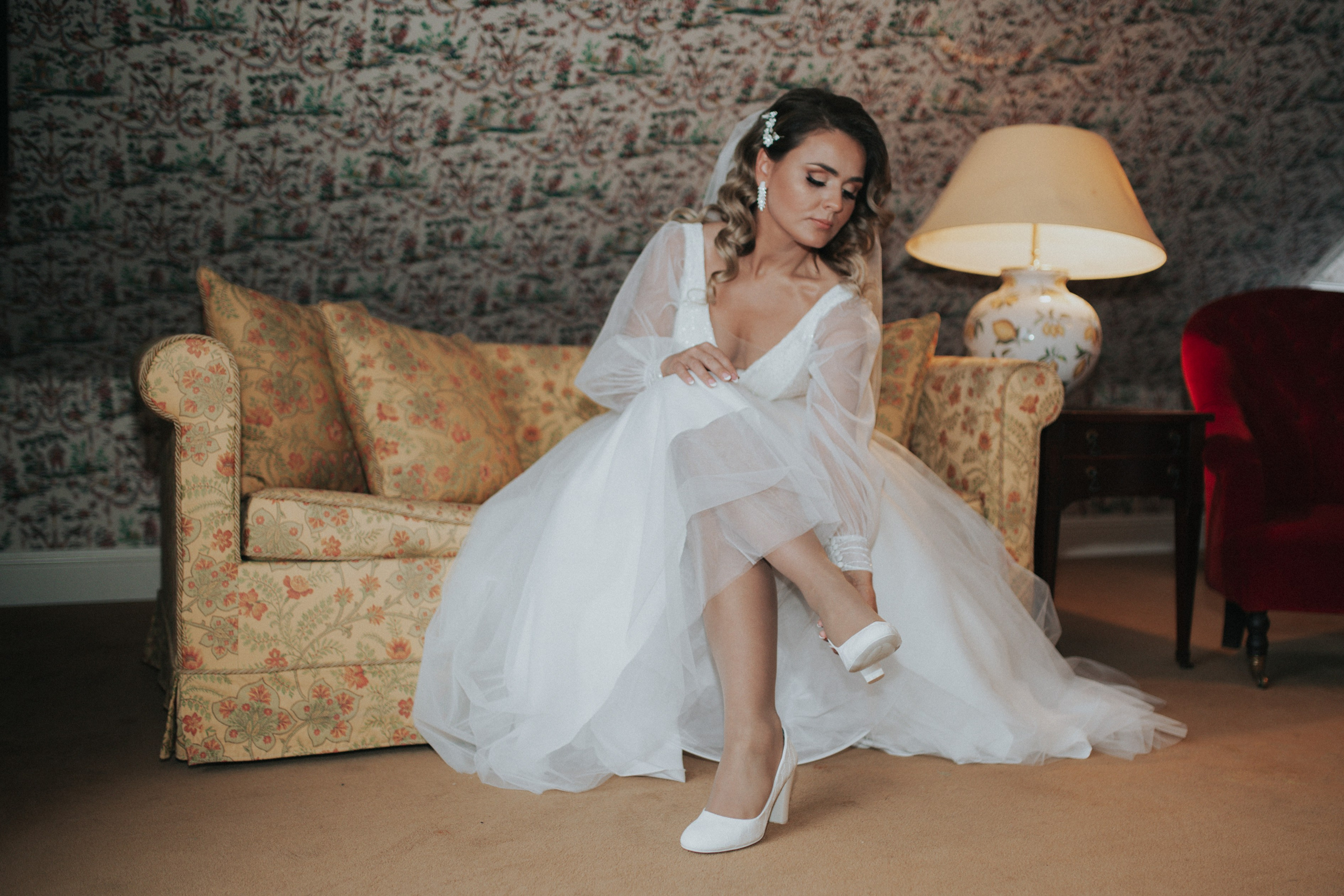 Vestuvių fotosesija, pasiruošimas, Vestuvių pasiruošimo fotografavimas. Vestuvių fotografas Vilnius Trakai kaina vestuvių fotografavimas fotografė personal.lt photogrpahy kainos jaunoji jaunikis nuotaka santuoka vestuvės, profesionali natūrali meninė reportažinė klasikinė fotosesija