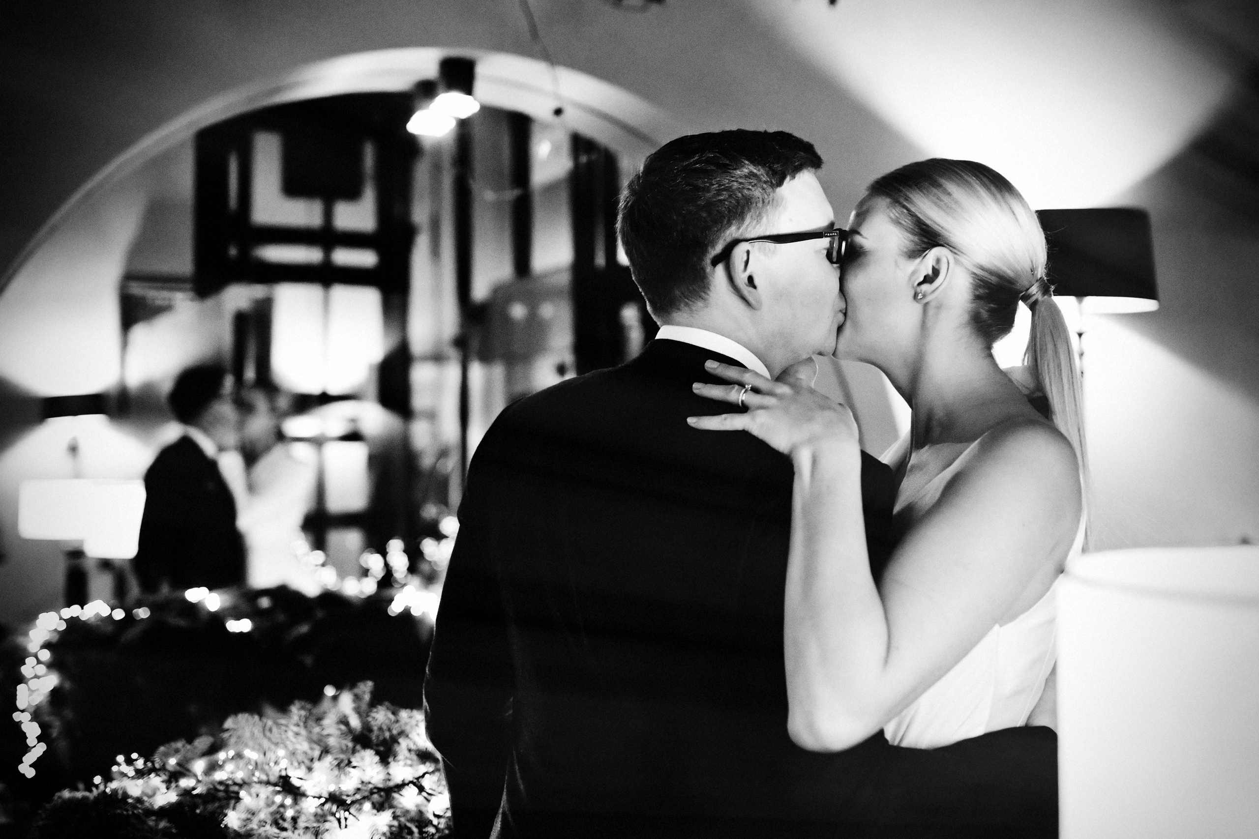 Vestuvių fotosesija, ceremonija, Vestuvių pasiruošimo fotografavimas. Vestuvių fotografas Vilnius Trakai kaina vestuvių fotografavimas fotografė personal.lt photogrpahy kainos jaunoji jaunikis nuotaka santuoka vestuvės, profesionali natūrali meninė reportažinė klasikinė fotosesija, vestuvių fotosesija gamtoje dvare