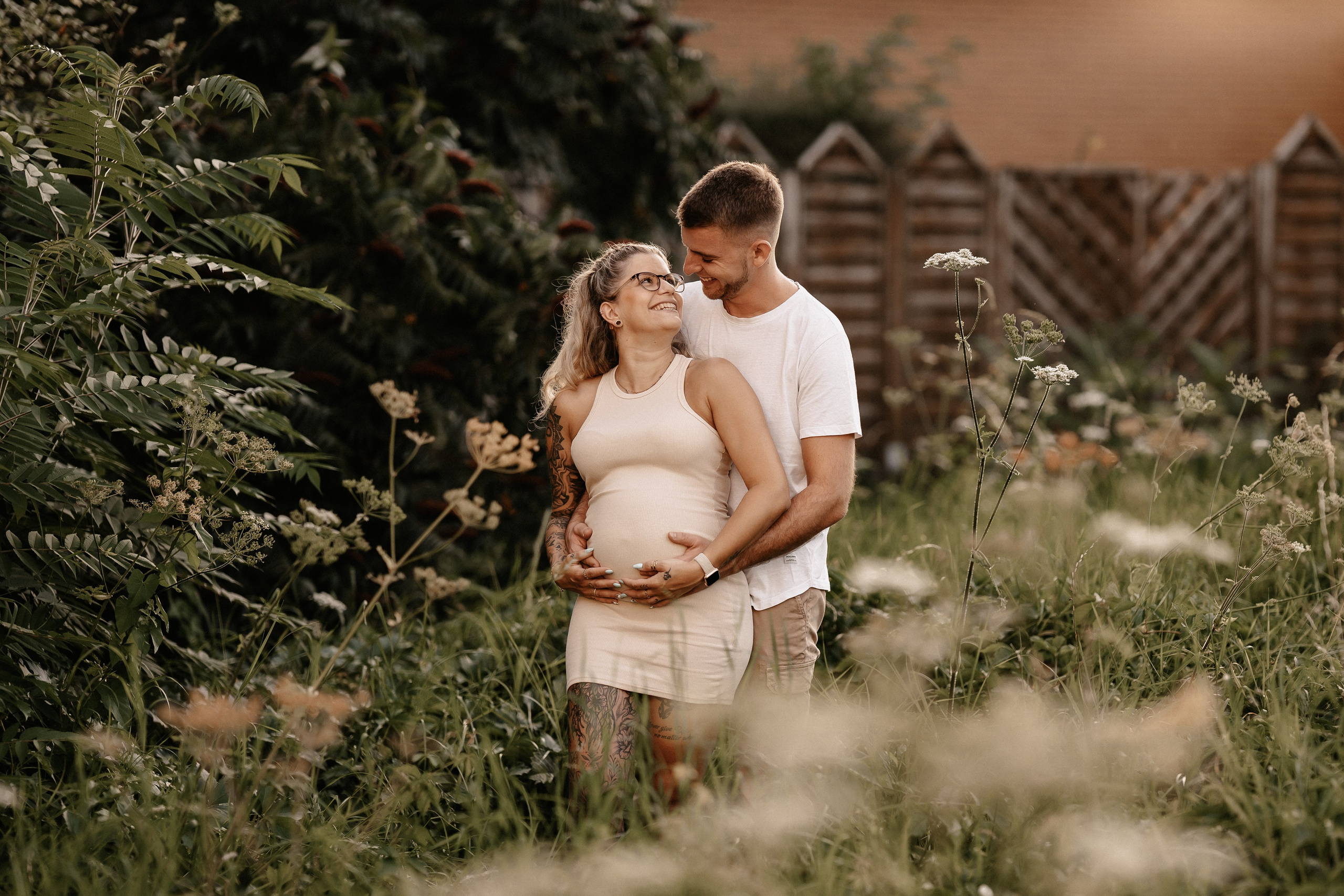 Babybauch im Spätsommer. Portraitfotografie in Gründau Elena Ohnstedt