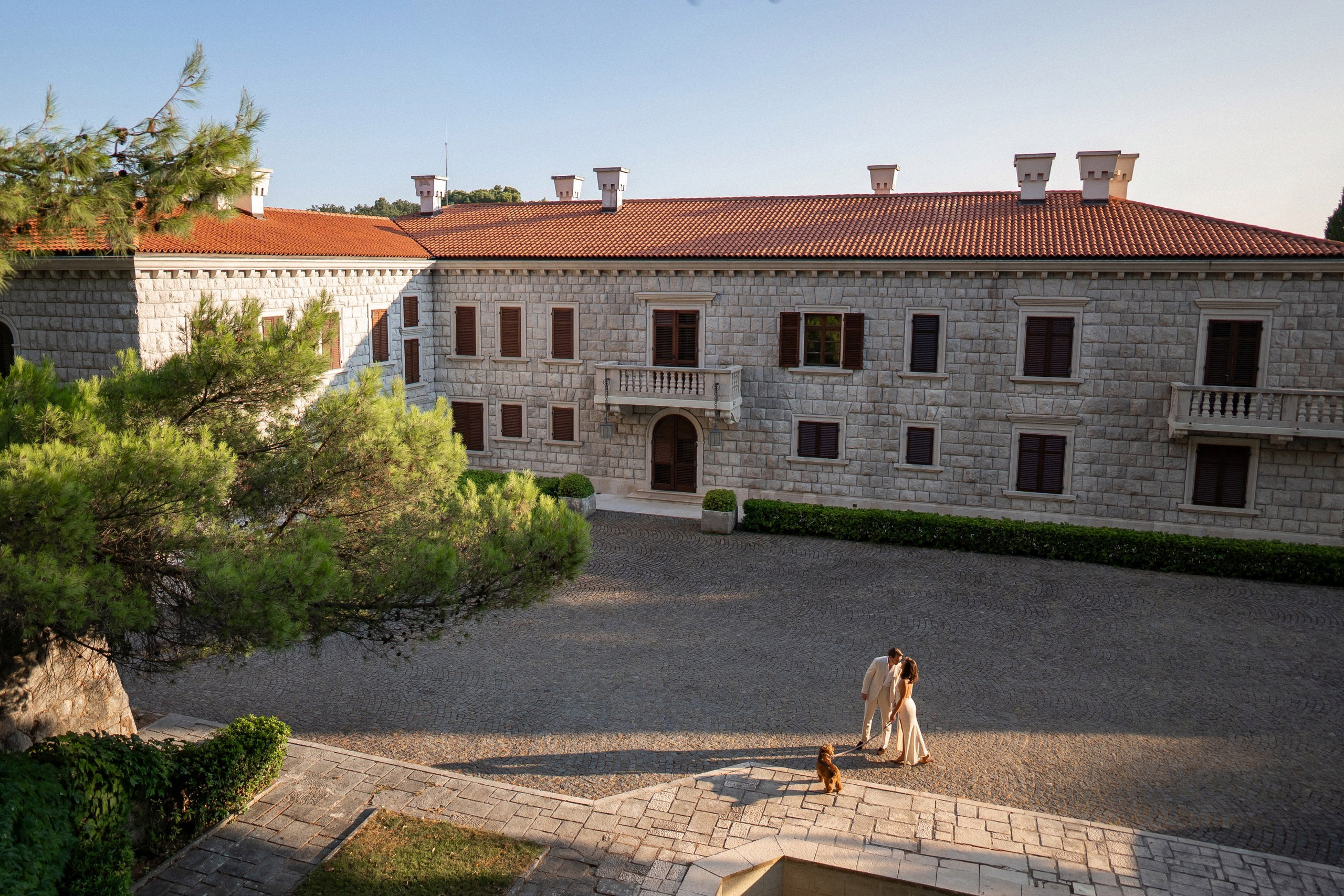 Fotoshoot i Miločer-parken ved Sveti Stefan, Montenegro