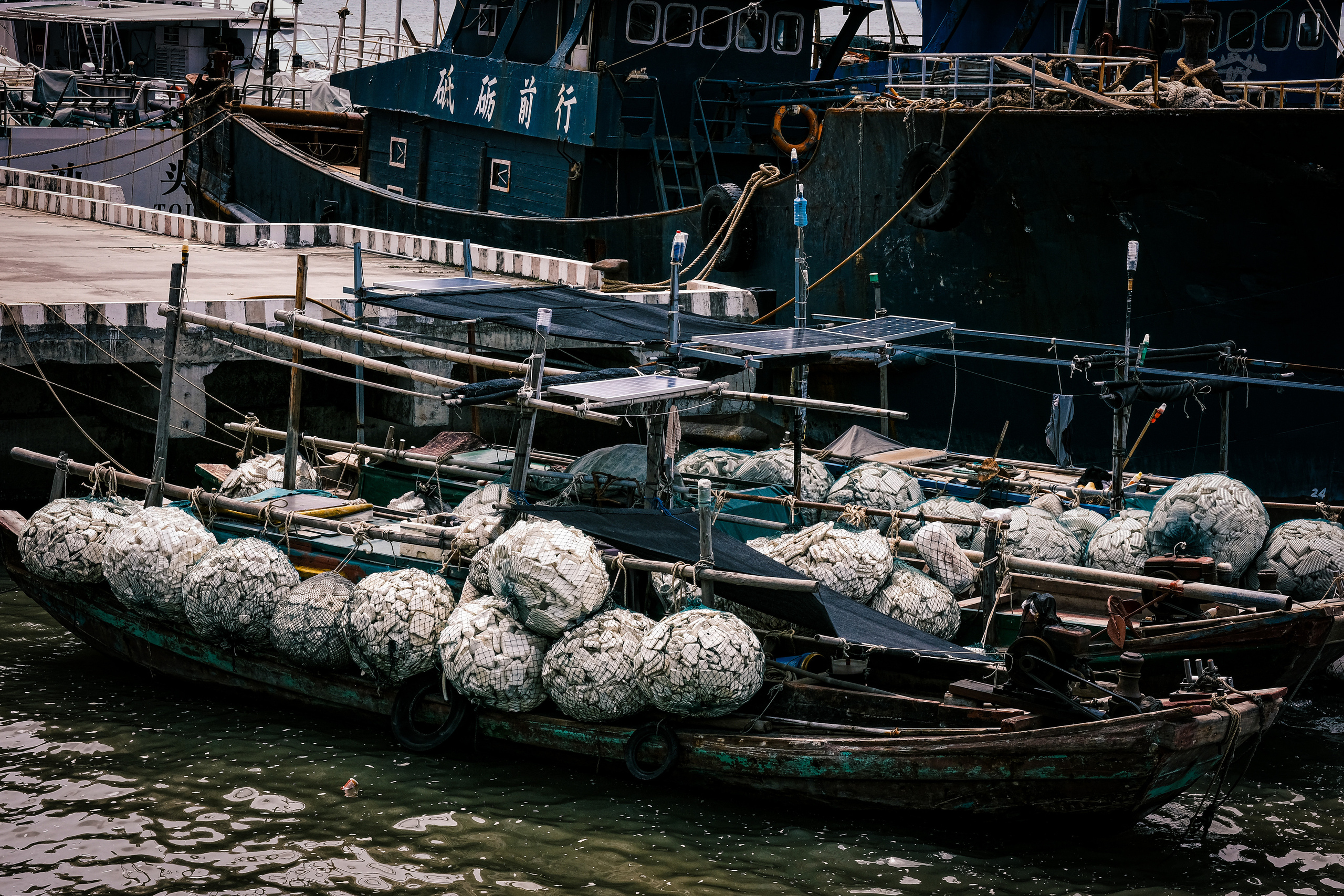 Fishing vessel | 汕头西堤渡口 | Shantou Pier | Shantou City | Guangdong Province | Jinping District | 渔船 | 汕头西堤渡口 | 汕头码头| 汕头市| 广东省| 金平区| 相机:FUJIFILM X-Pro3 56mm