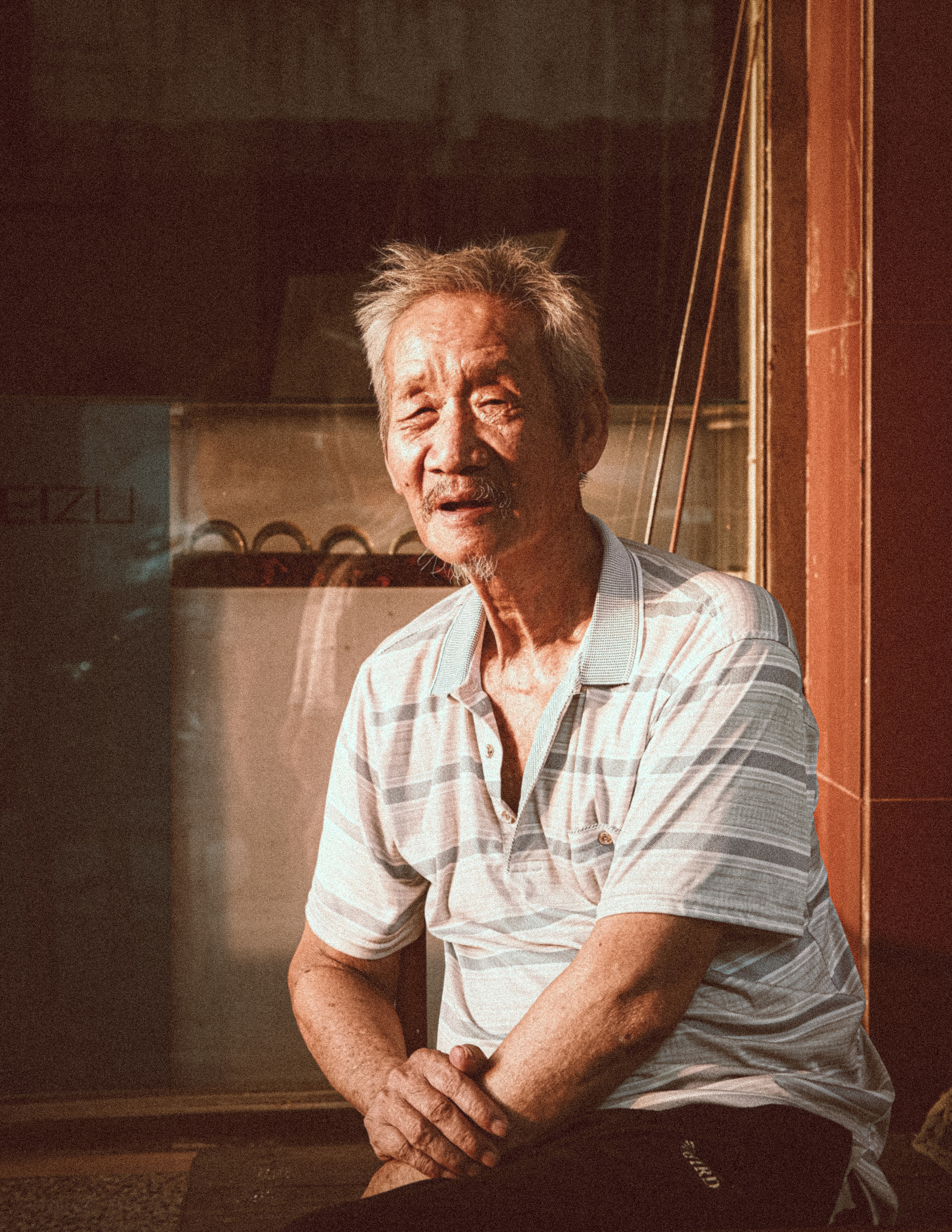 Street portrait | Street Photography Shunde | Lunjiao 678 Wenhua Chuangyi Street | Camera: FUJIFILM X-Pro3 35mm F2.0