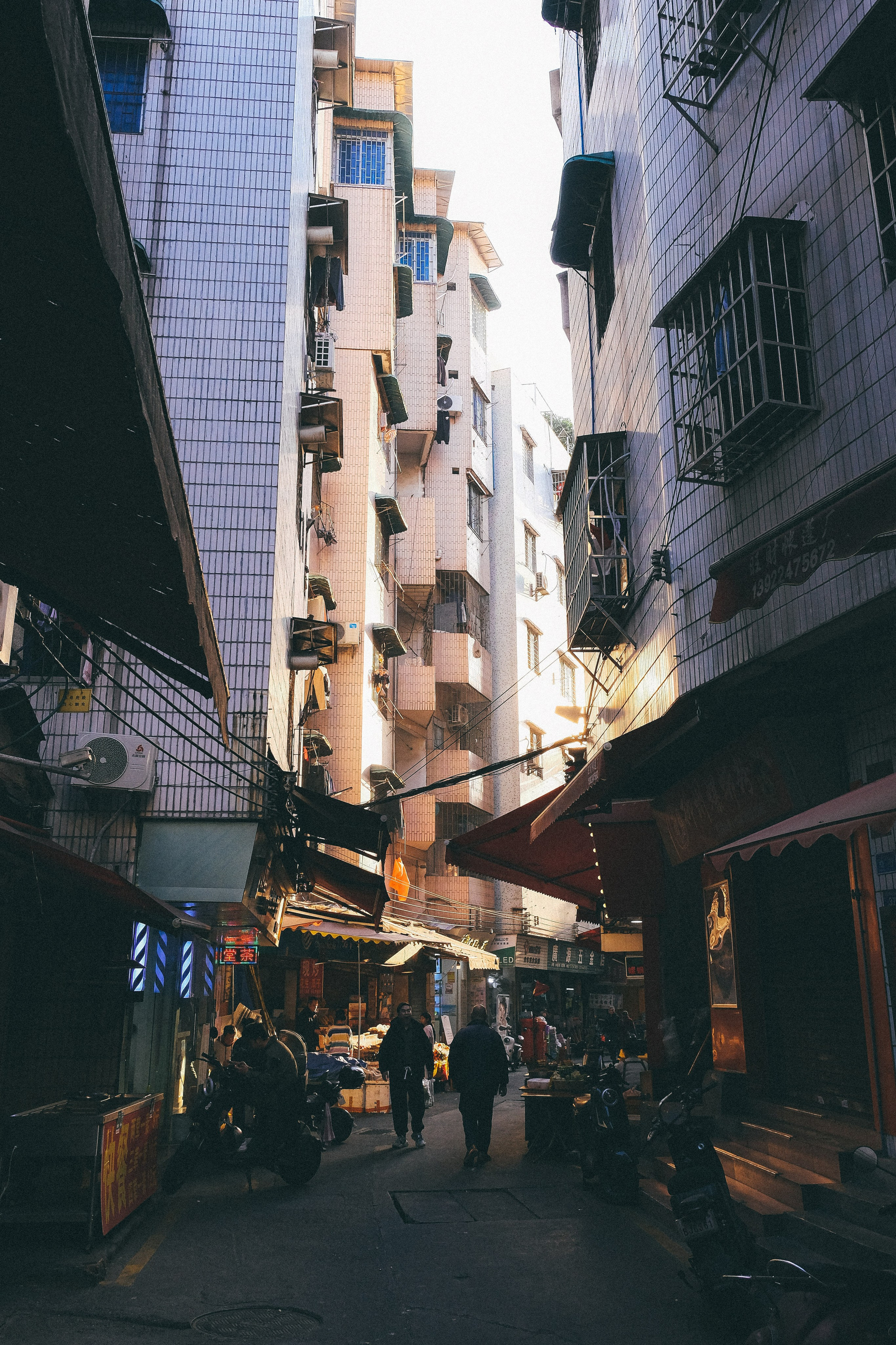 Guangzhou Street Photography | Candid Street Photography by Yukophotography | 街头摄影师广州