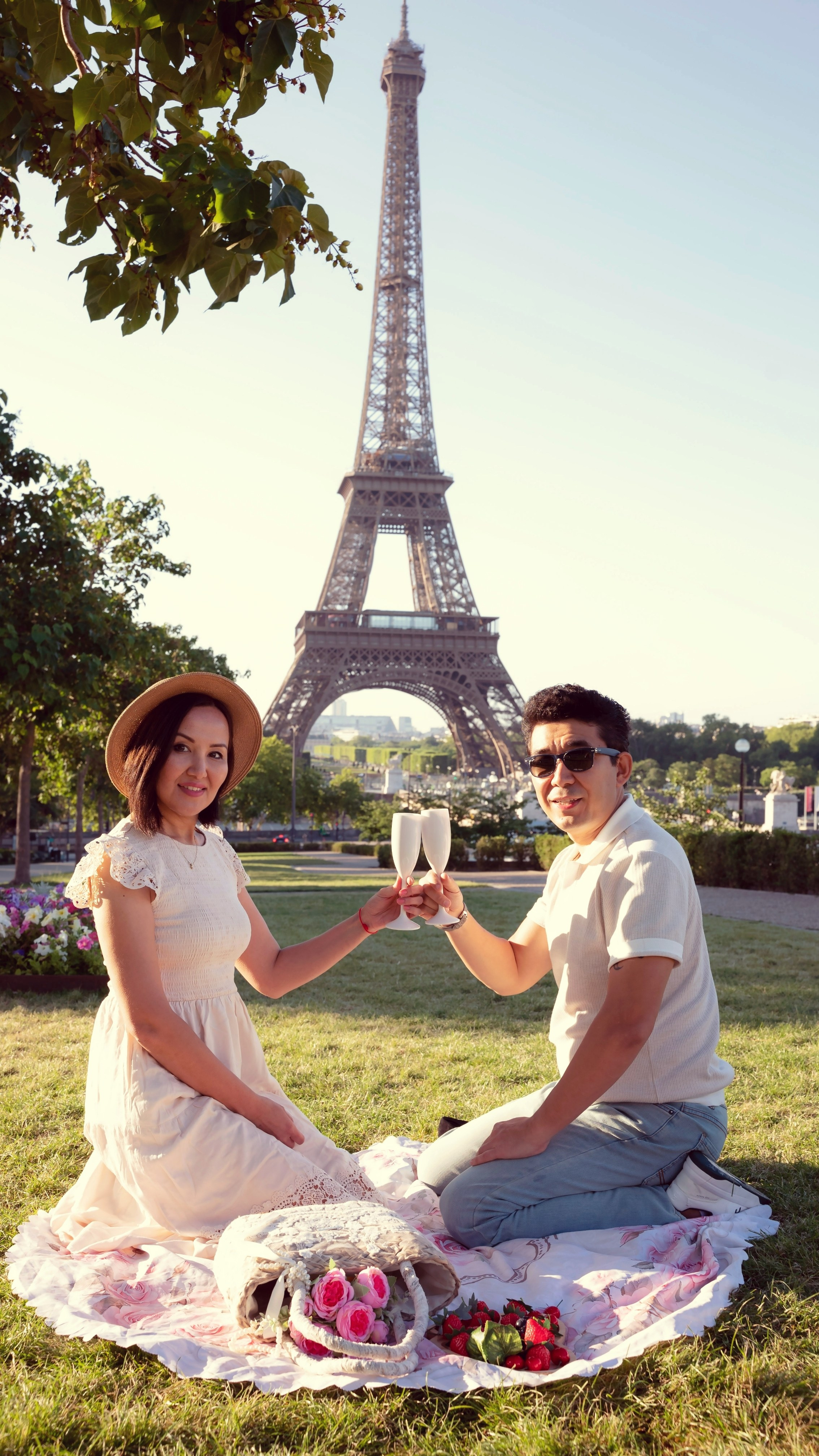 Lovestory photoshoot in Paris. Alina Tagzieva- a photograper in Paris