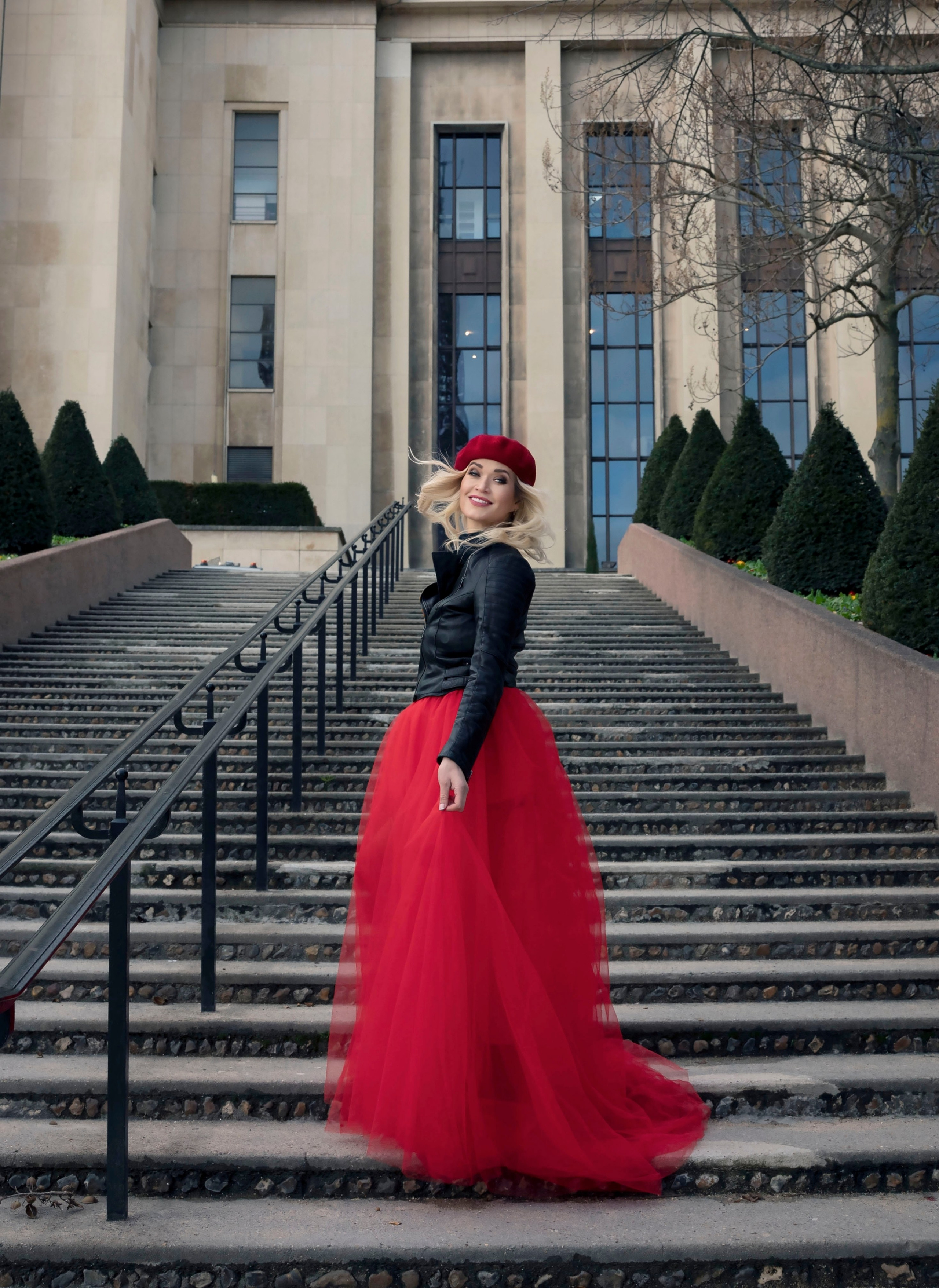 Street photoshoot in Paris. Alina Tagzieva- a photograper in Paris