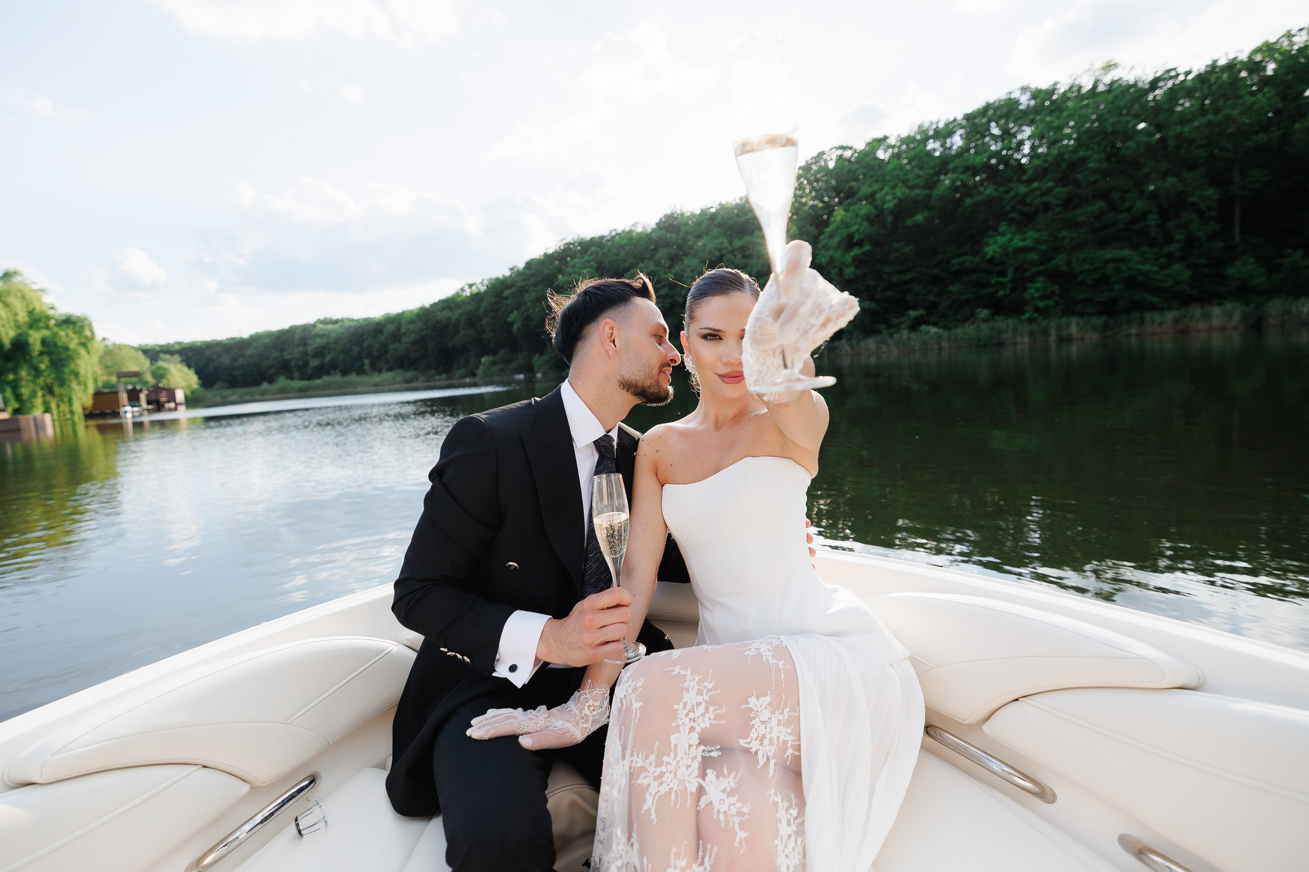 Fotograf nunta Bucuresti – Heaven by the Lake, Snagov | Fotografii elegante, editate natural. Fotograf nunta Bucuresti - Manu Ivanciu