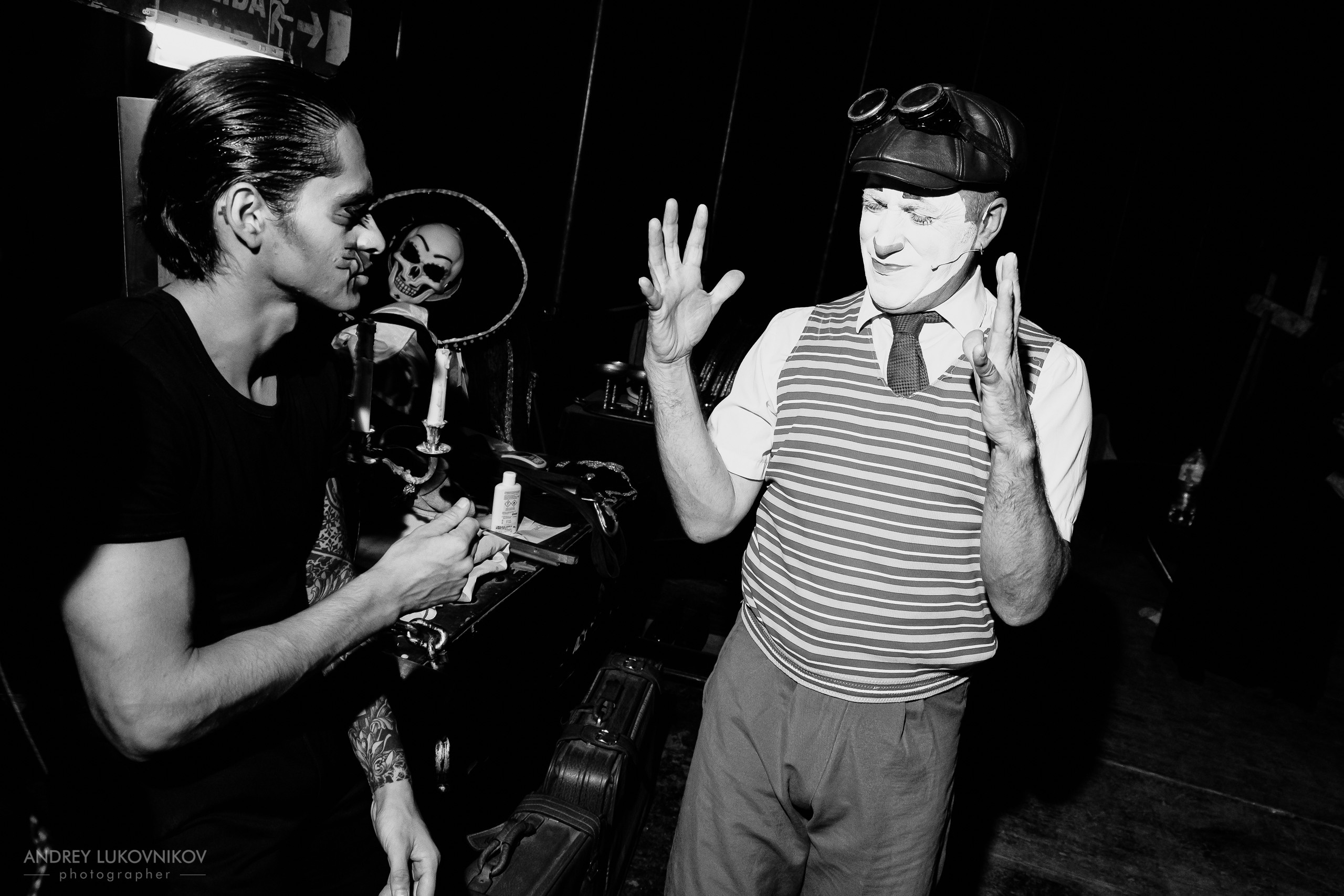 Sesión de fotos entre bastidores en El Circo Encantado: la vida de los artistas tras bambalinas