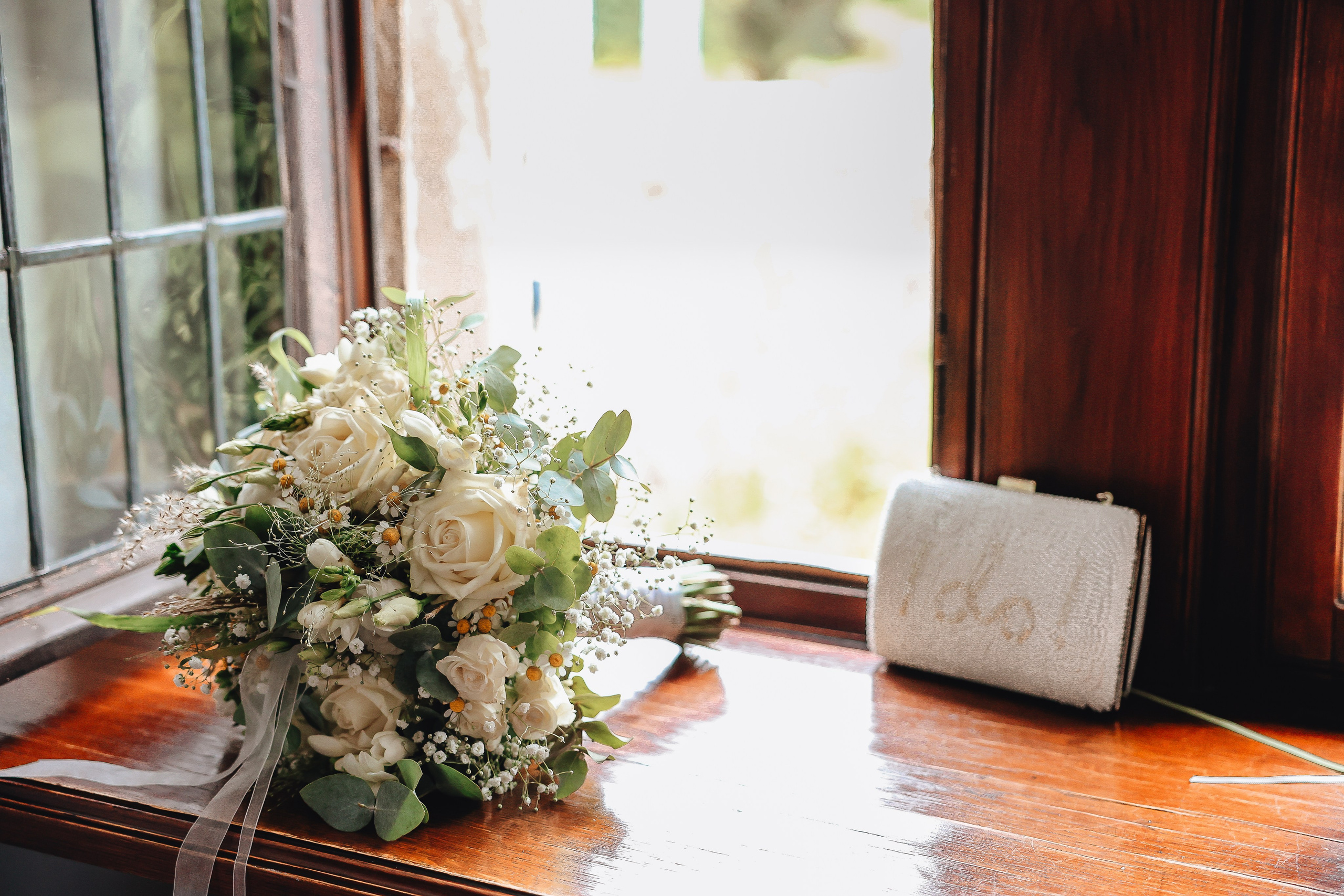 Ich bin als Hochzeitsfotograf nicht nur in Schloss Kemnade, sondern auch in vielen anderen Städten und Regionen in NRW verfügbar, darunter Recklinghausen, Hamm, Mönchengladbach, Remscheid, Hagen, Siegen, Düren, Lüdenscheid, Moers, Troisdorf, Arnsberg, Detmold, Castrop-Rauxel, Velbert, Iserlohn, Bottrop, Dinslaken, Herten, Wesel, Unna, Brühl, Euskirchen, Langenfeld, Meerbusch, Sankt Augustin und Warburg.