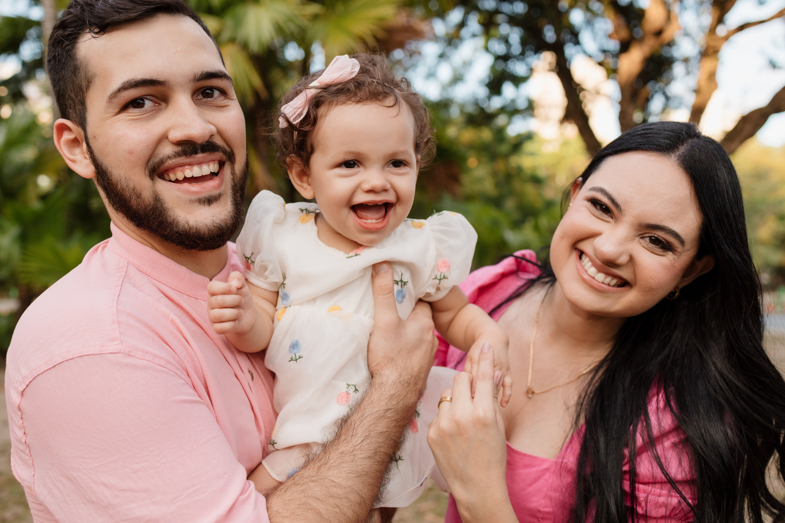 Família reunida em ensaio fotográfico ao ar livre em Recife