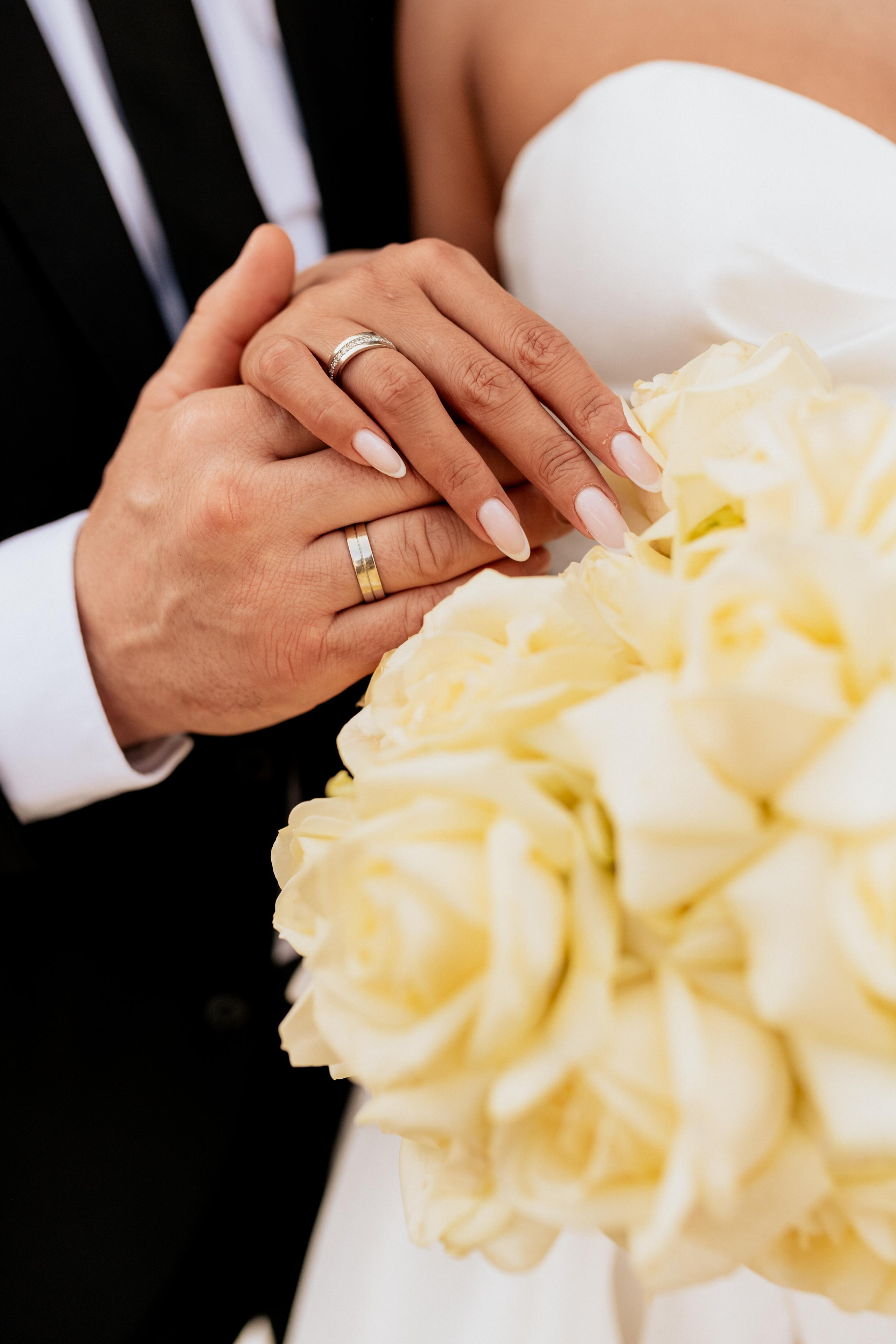 Detailaufnahme der Eheringe – Hochzeitsfotografie Würzburg mit Liebe zum Detail