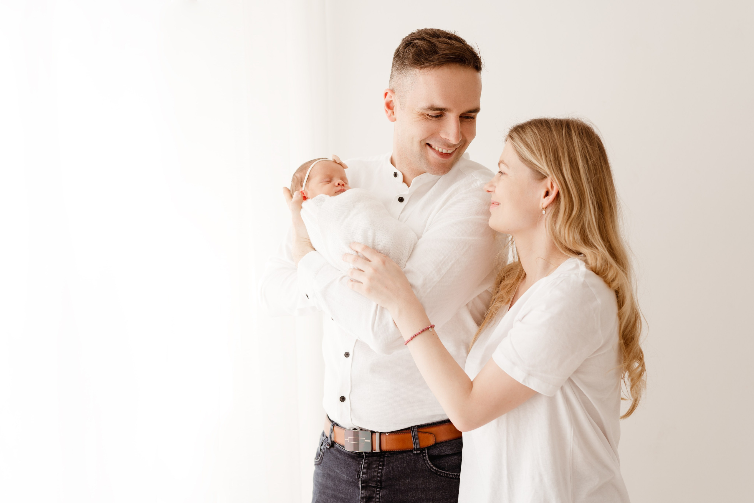 Sesja noworodkowa malutkiej Antosi. Fotograf Łódź - sesja ciążowa, noworodkowa, dziecięca. Studio w Łodzi