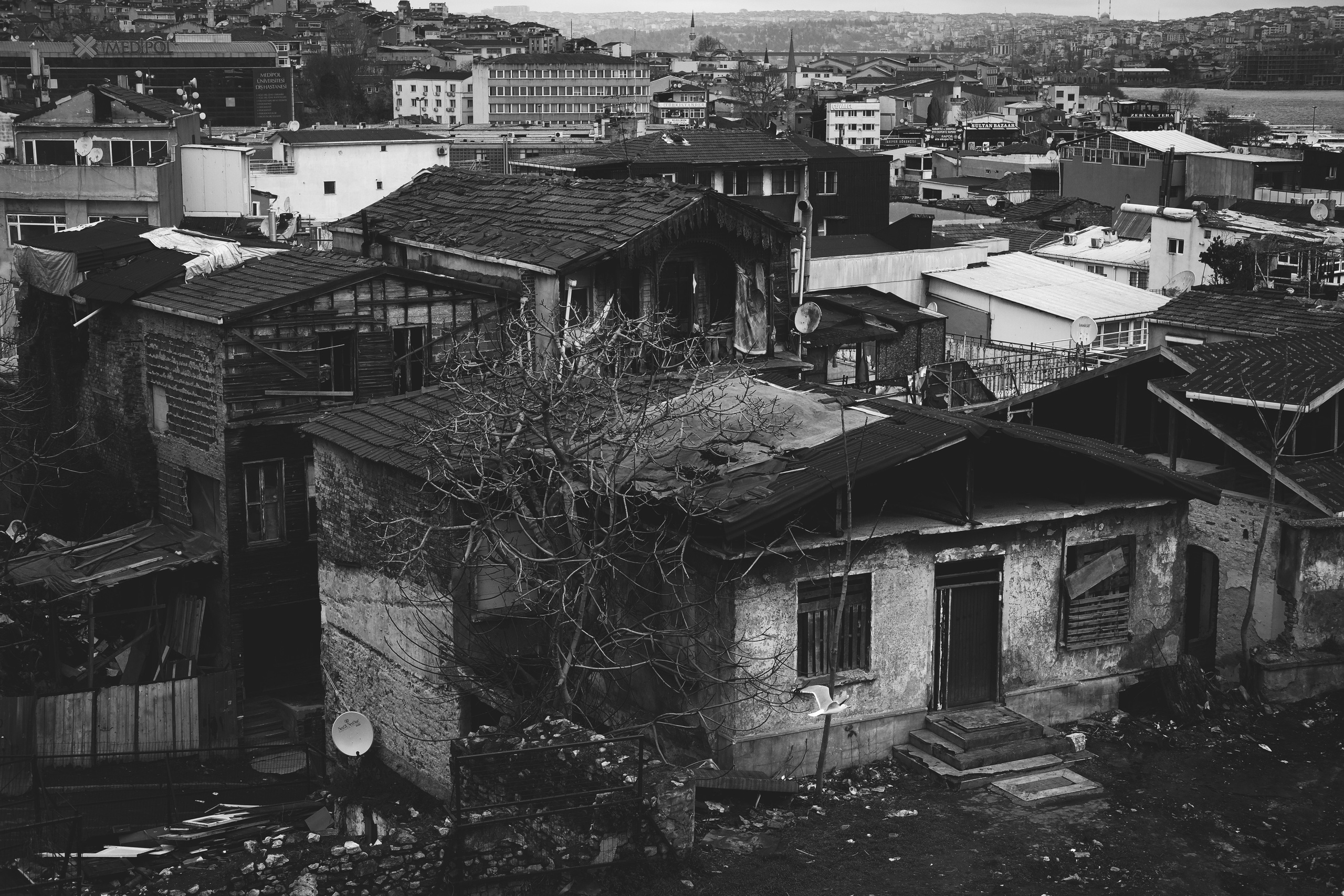 Balat 法蒂赫 | Istanbul Streets | Street Photography Istanbul | Black and White Photography Istanbul