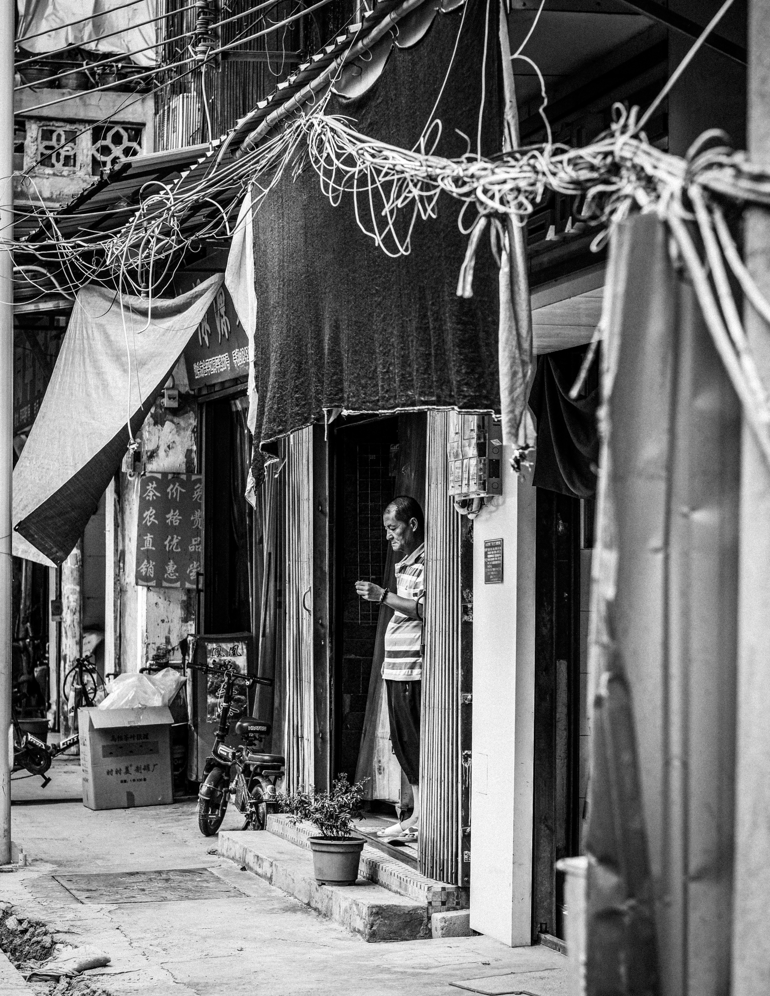 Shantou City | China in Black and White Photography | China Town. 中国街头摄影 | The Streets of China Through My Eyes | 深圳