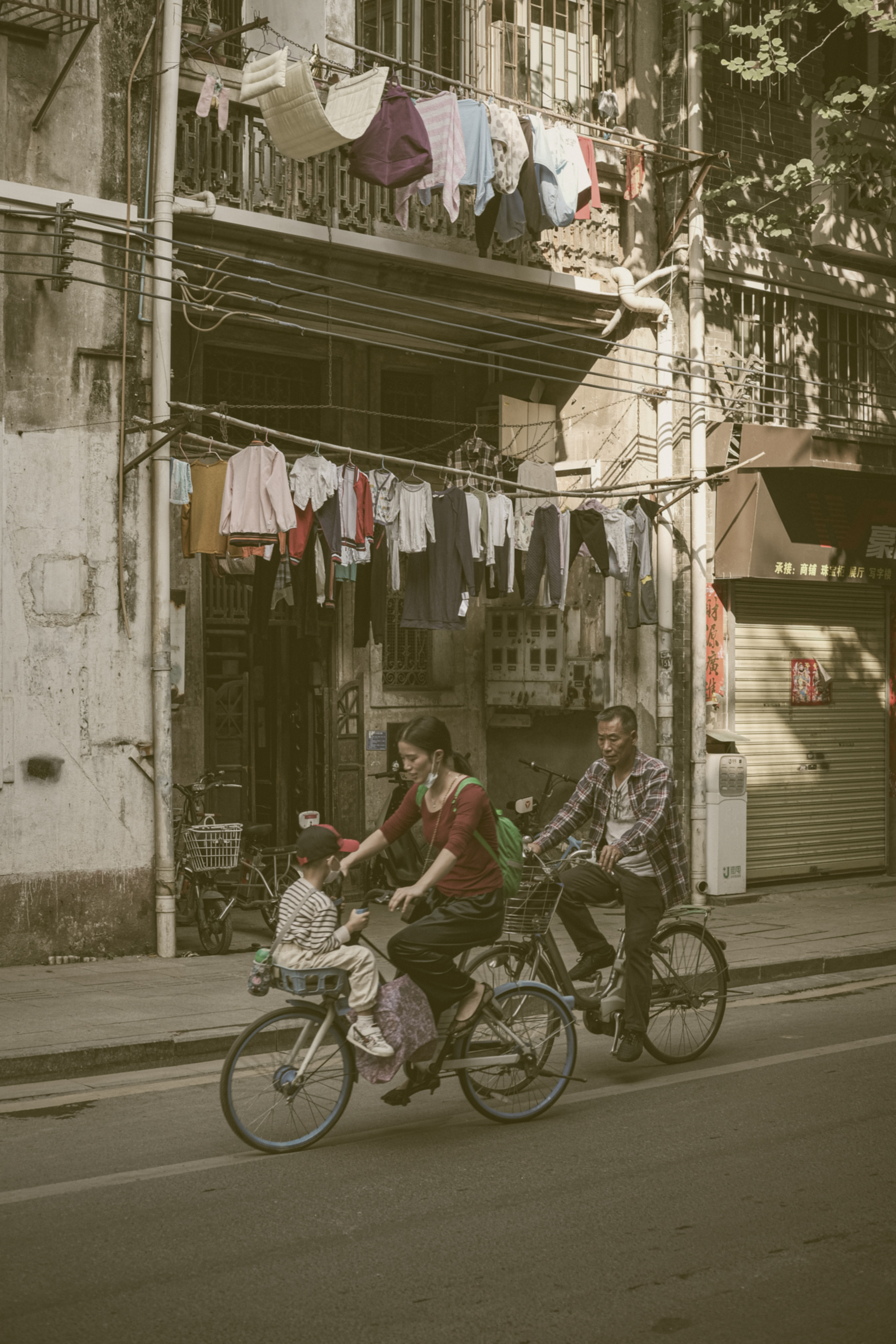 China Town | Street Photography Guangzhou | Guangzhou City | China | Camera: FUJIFILM X-Pro3 35mm F2.0 | 广州