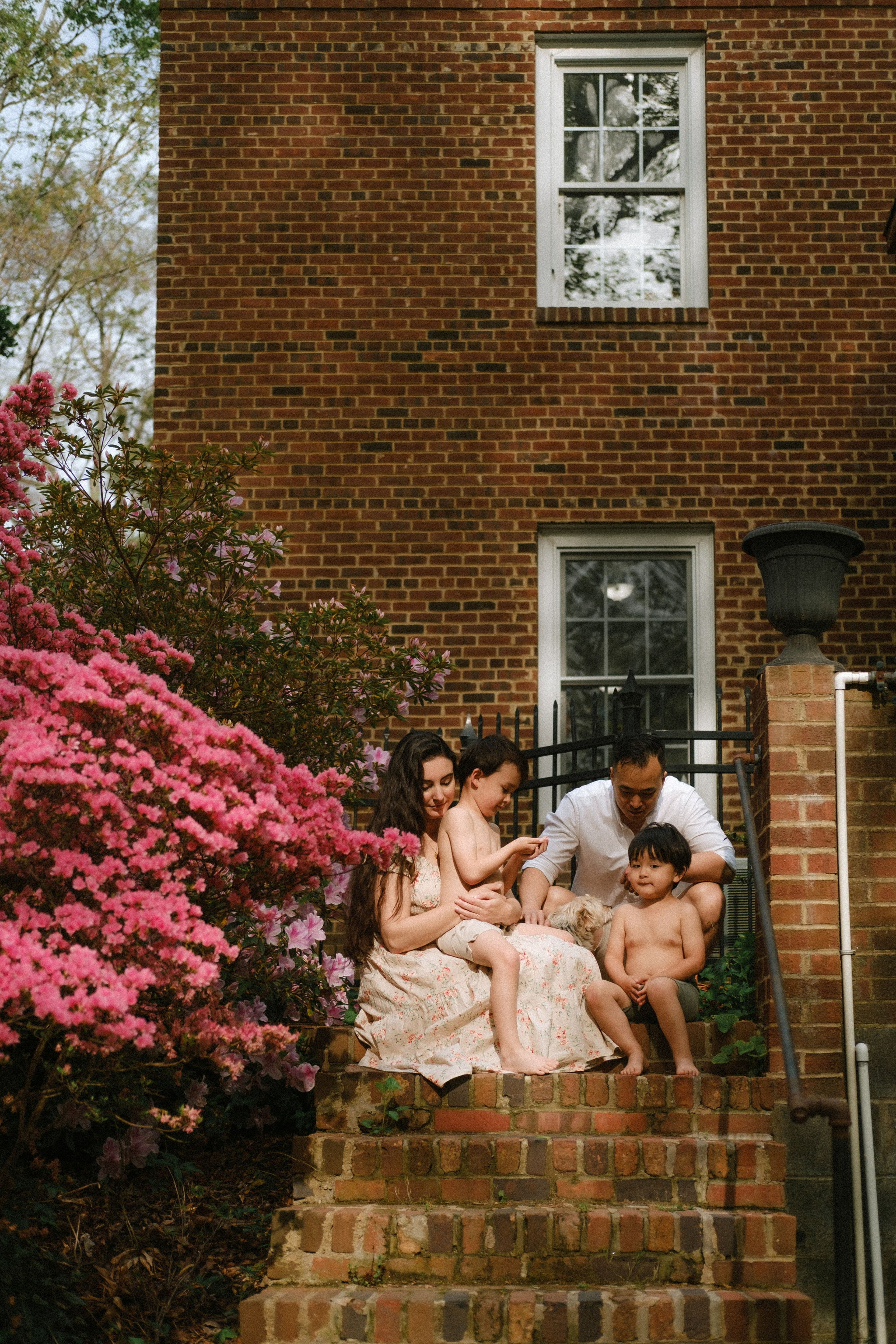 Cozy In-Home Family Photo Session in a Historic Richmond Victorian Home. Family Photographer Anna Dobrovolskaia | Richmond, VA