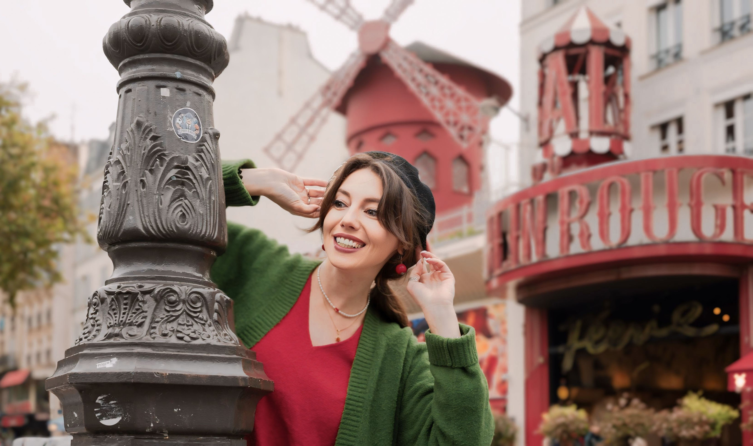 Street photoshoot in Paris. Alina Tagzieva- a photograper in Paris