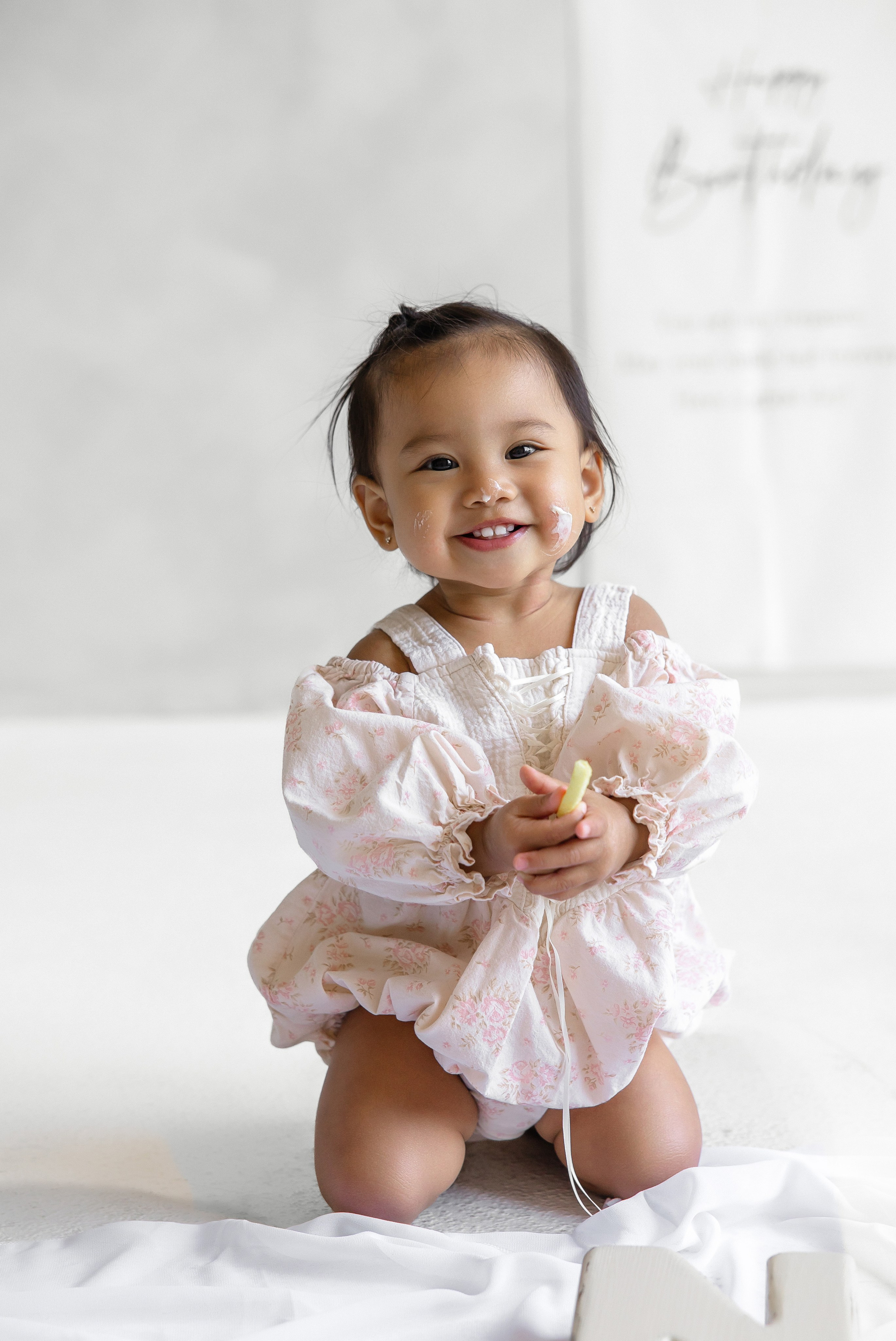 Baby Cake Smash Photographer in Toronto. Iana Banana | Toronto Maternity, Newborn & Family Photographer
