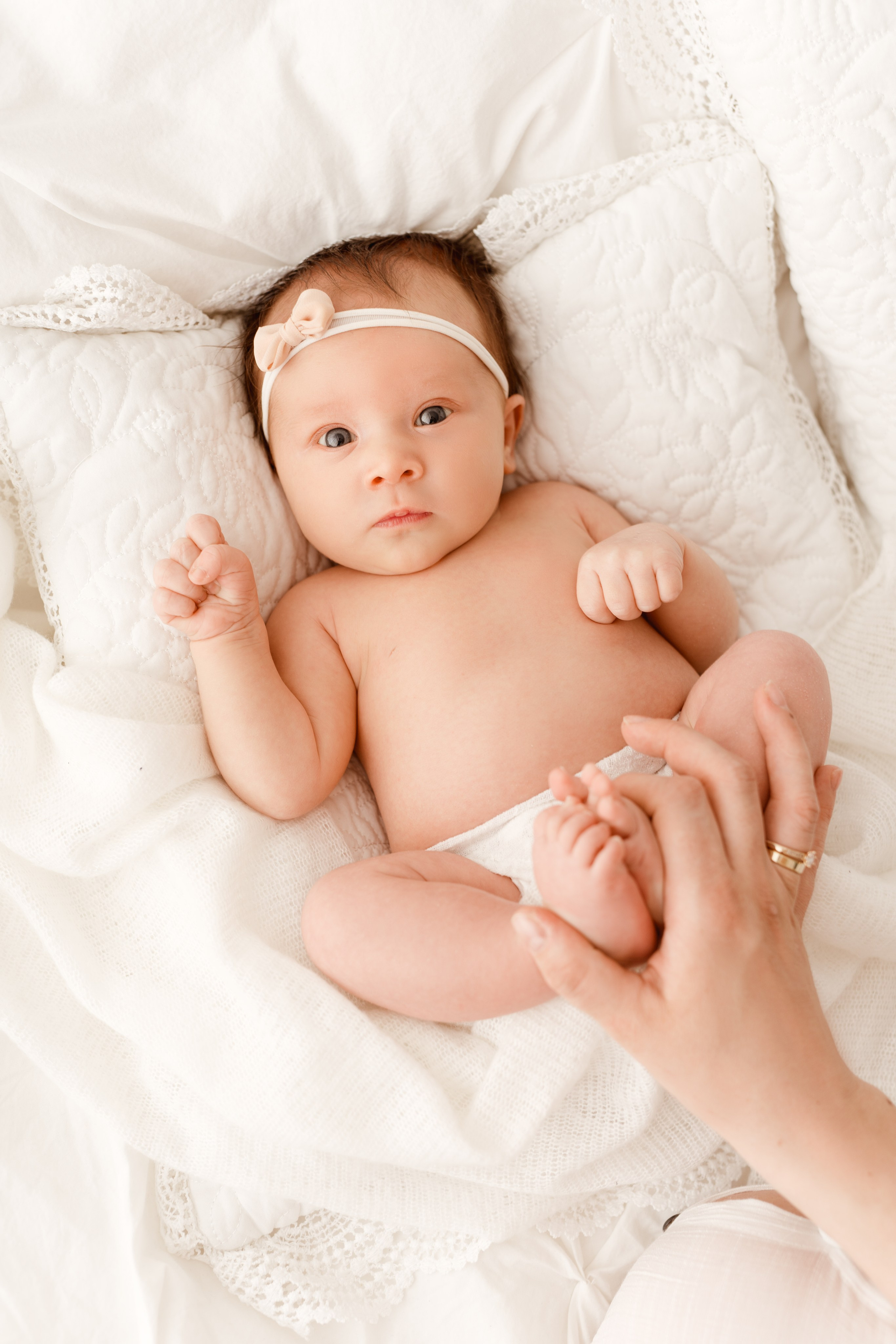 Malutka Pola i jej pierwsza sesja. Fotograf Łódź - sesja ciążowa, noworodkowa, dziecięca. Studio w Łodzi