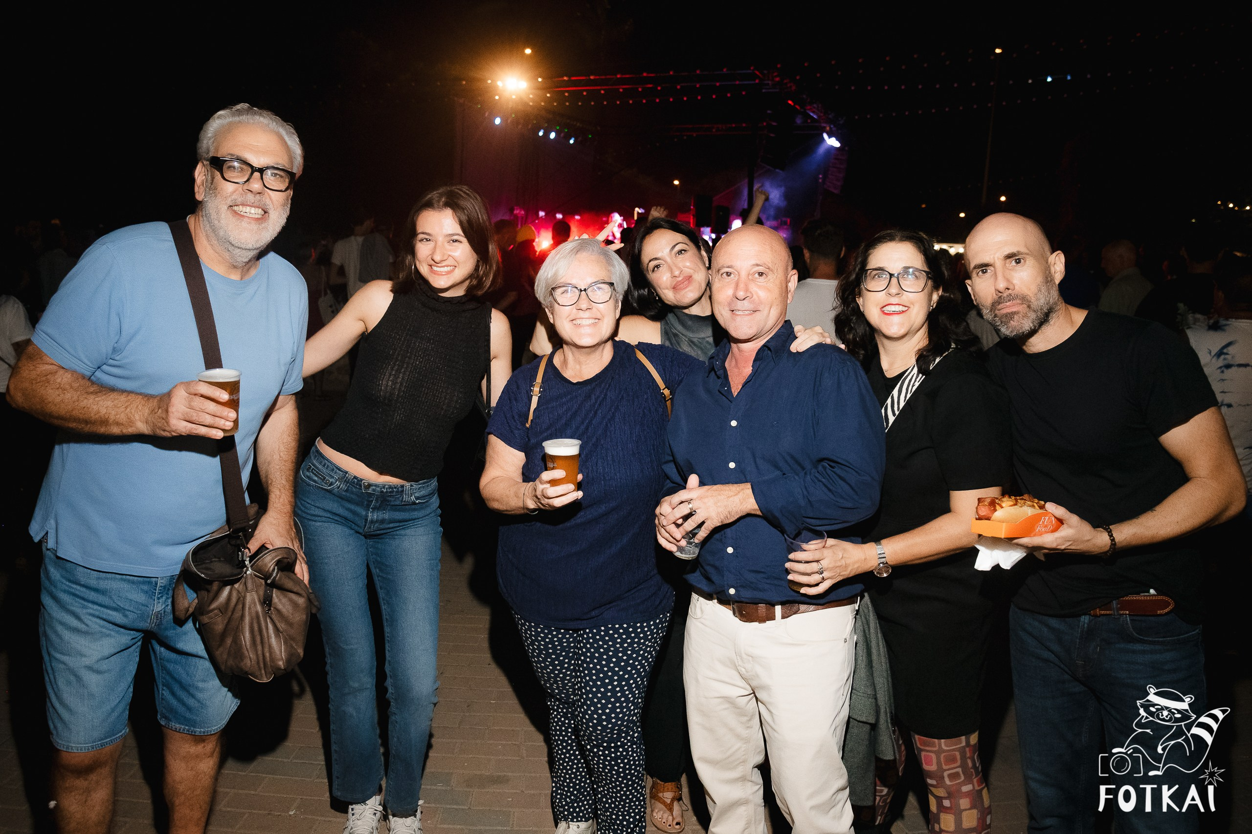 Фотоотчёт Street Food Market Torrevieja — Seguridad Social & Las Hienas DJs | FOTKAI