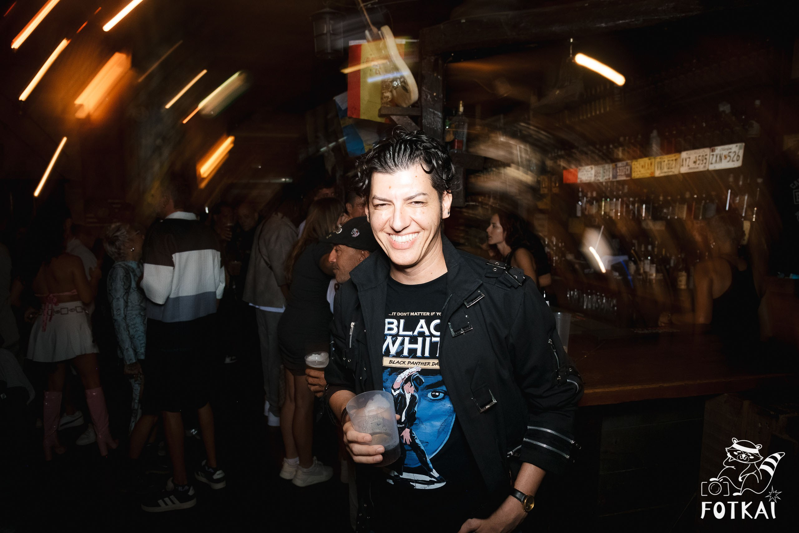 Fiesta Víspera de Festivo en El Paso Rock Bar – Hip Hop Old School | Reportaje fotográfico 08.10.2025 | FOTKAI