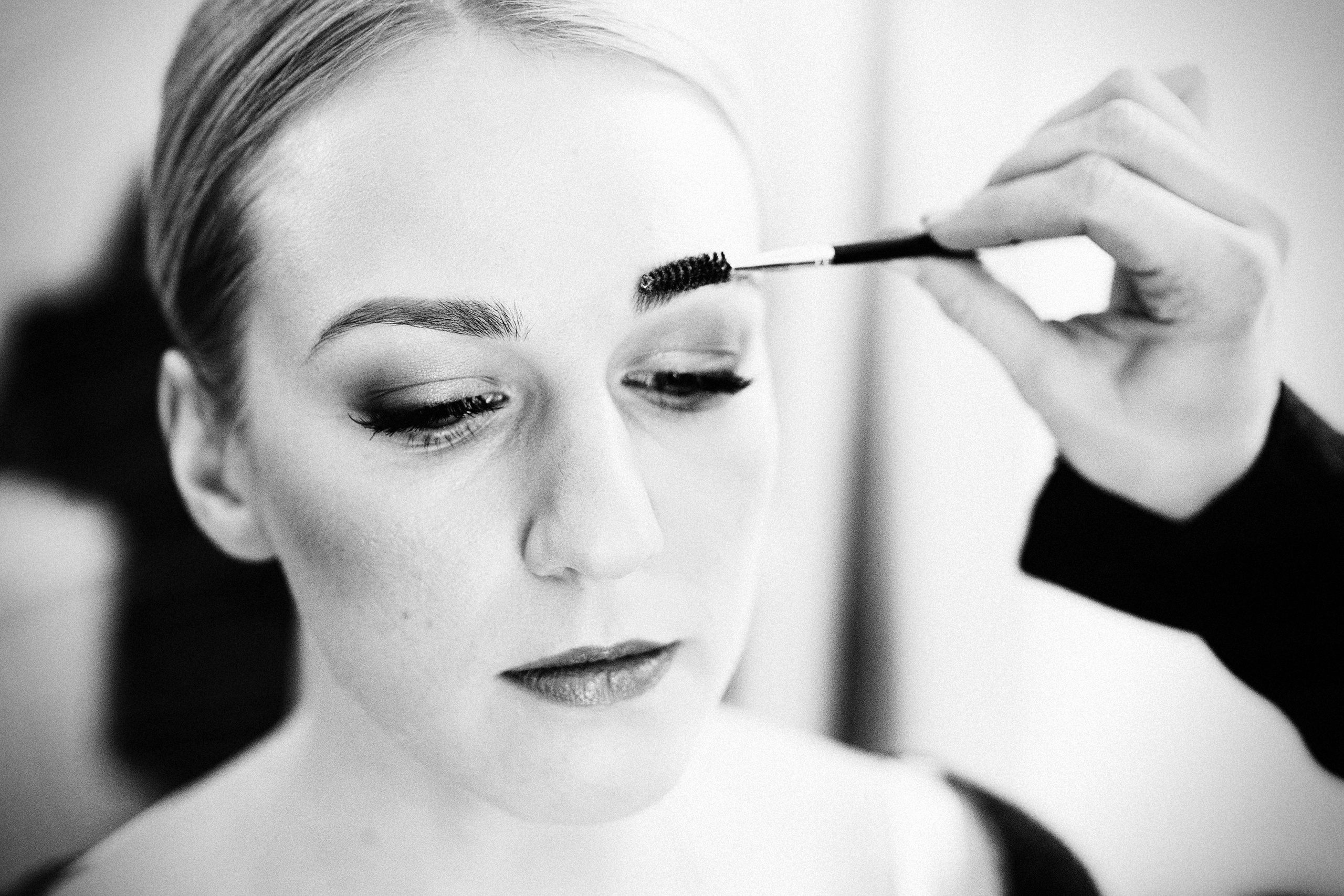 Vestuvių fotosesija, pasiruošimas, Vestuvių pasiruošimo fotografavimas. Vestuvių fotografas Vilnius Trakai kaina vestuvių fotografavimas fotografė personal.lt photogrpahy kainos jaunoji jaunikis nuotaka santuoka vestuvės, profesionali natūrali meninė reportažinė klasikinė fotosesija