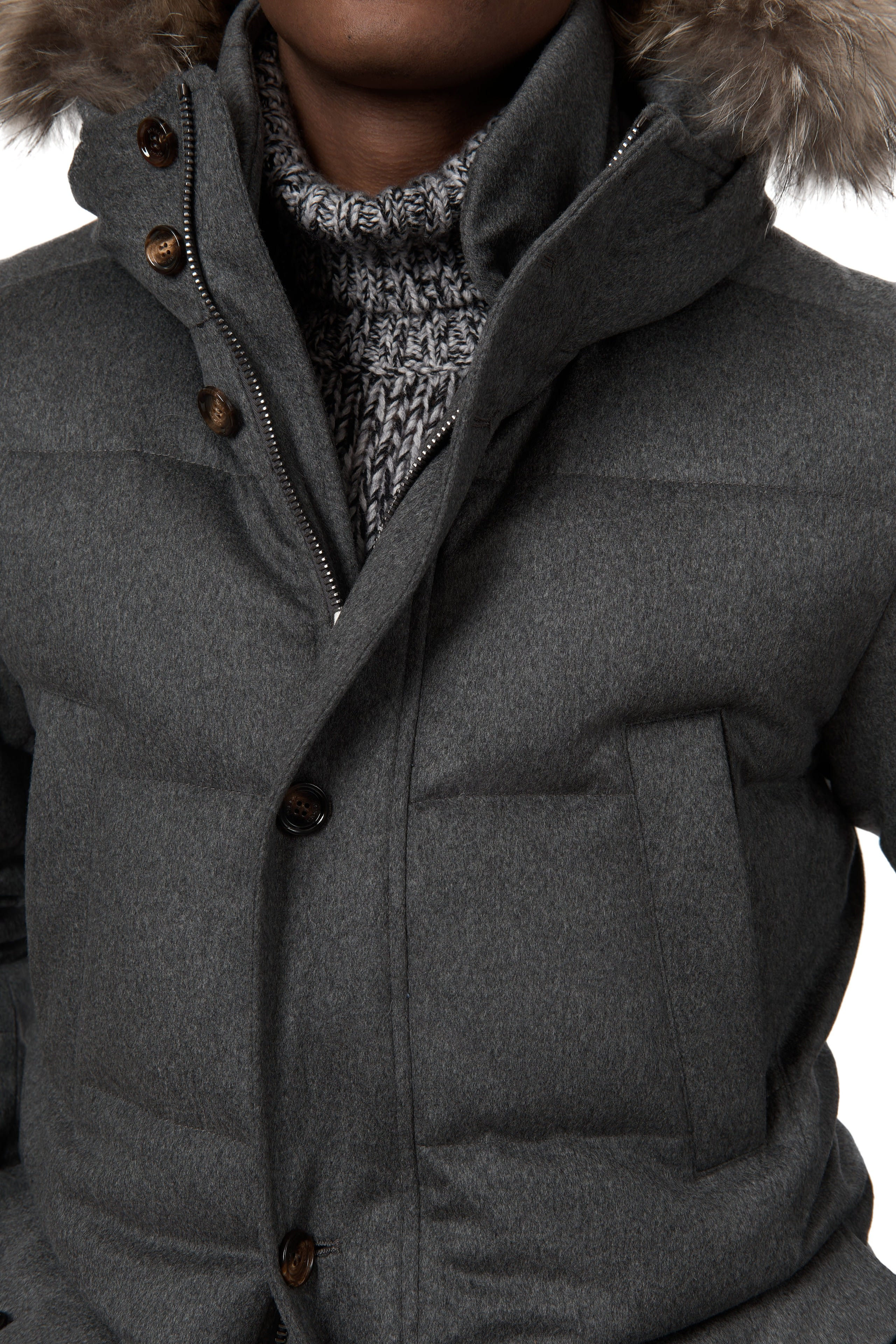 Fotoshooting im Studio mit Model – Modefotografie für Marken | Sartale Studio Wien. Studio Sartale