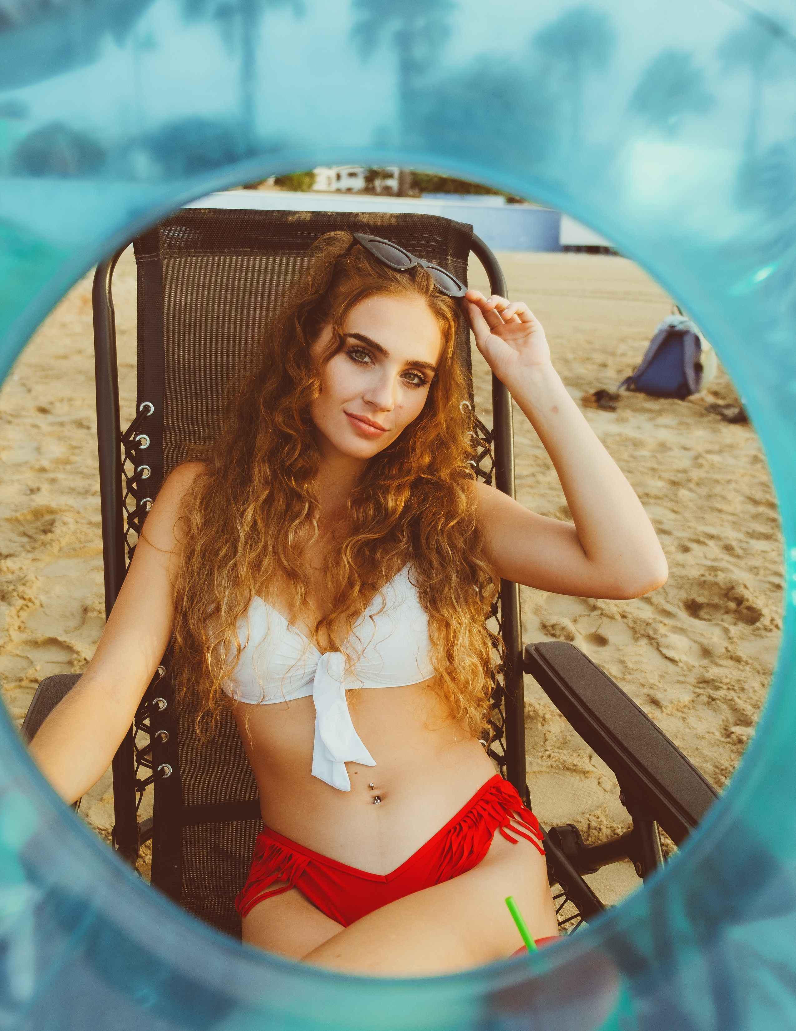 Beetlejuice на море: Экспериментальная фотосессия с цирковыми артистами — Фотограф Андрей Луковников