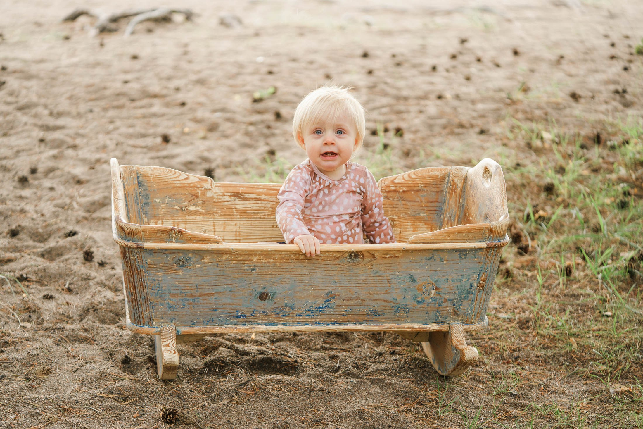 Perhekuvaus meren rannalla