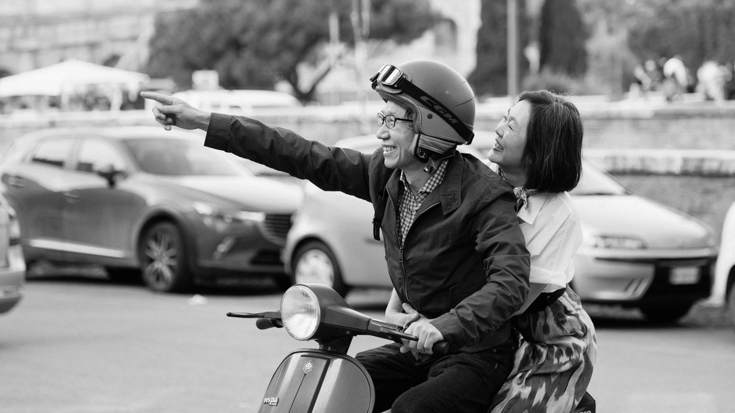 Photoshoot with Fiat 500 Vintage and Vespa. Photographer in Rome