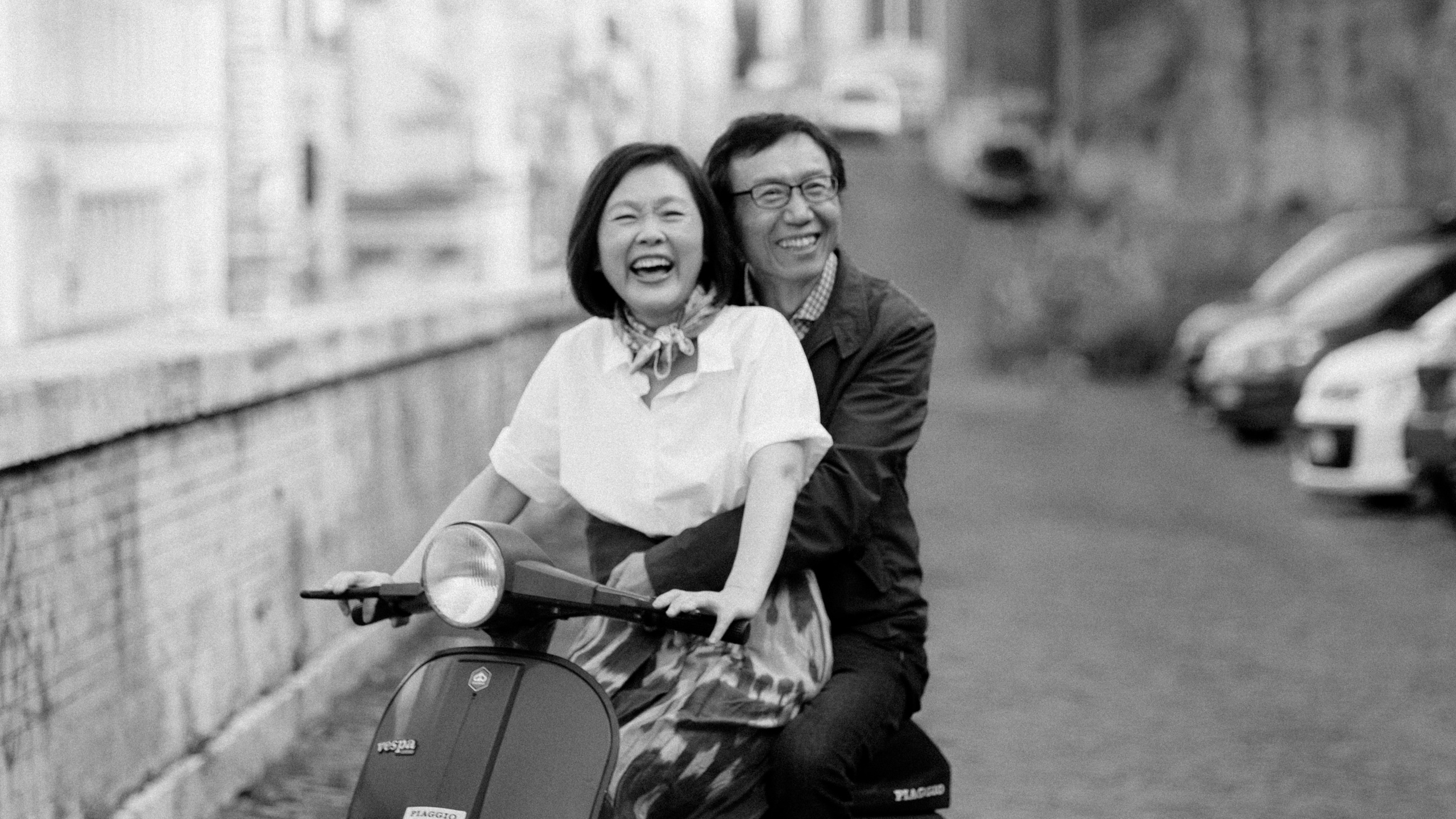 Photoshoot with Fiat 500 Vintage and Vespa. Photographer in Rome