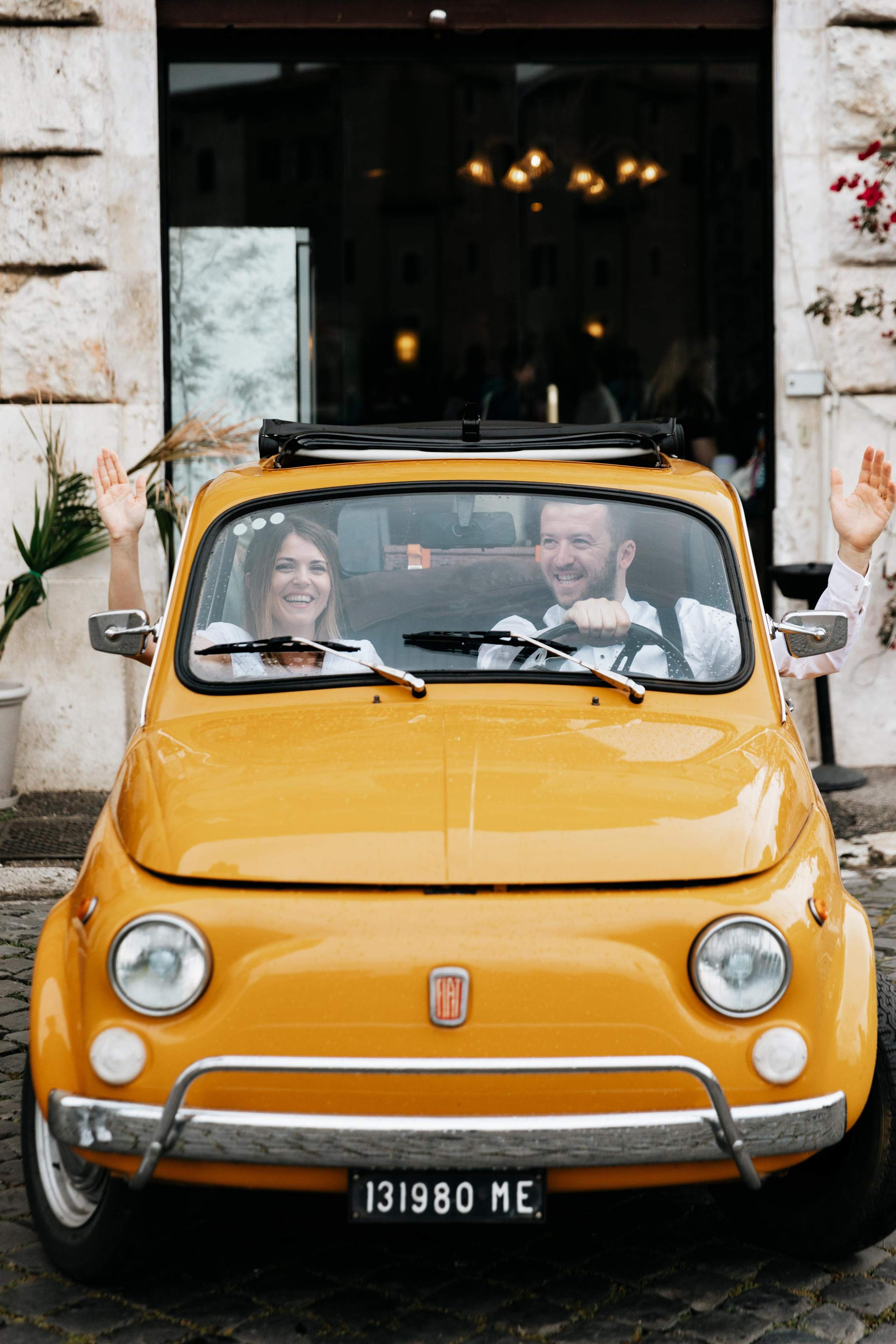 Photoshoot with Fiat 500 Vintage and Vespa. Photographer in Rome