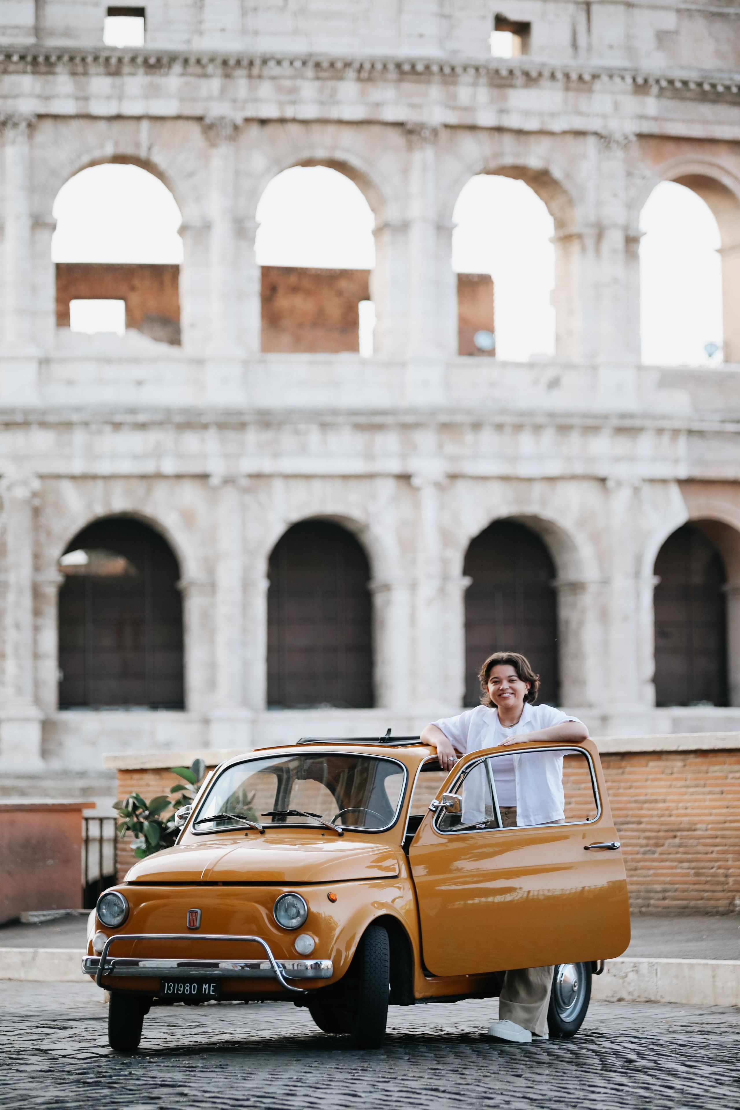 Photoshoot with Fiat 500 Vintage and Vespa. Photographer in Rome