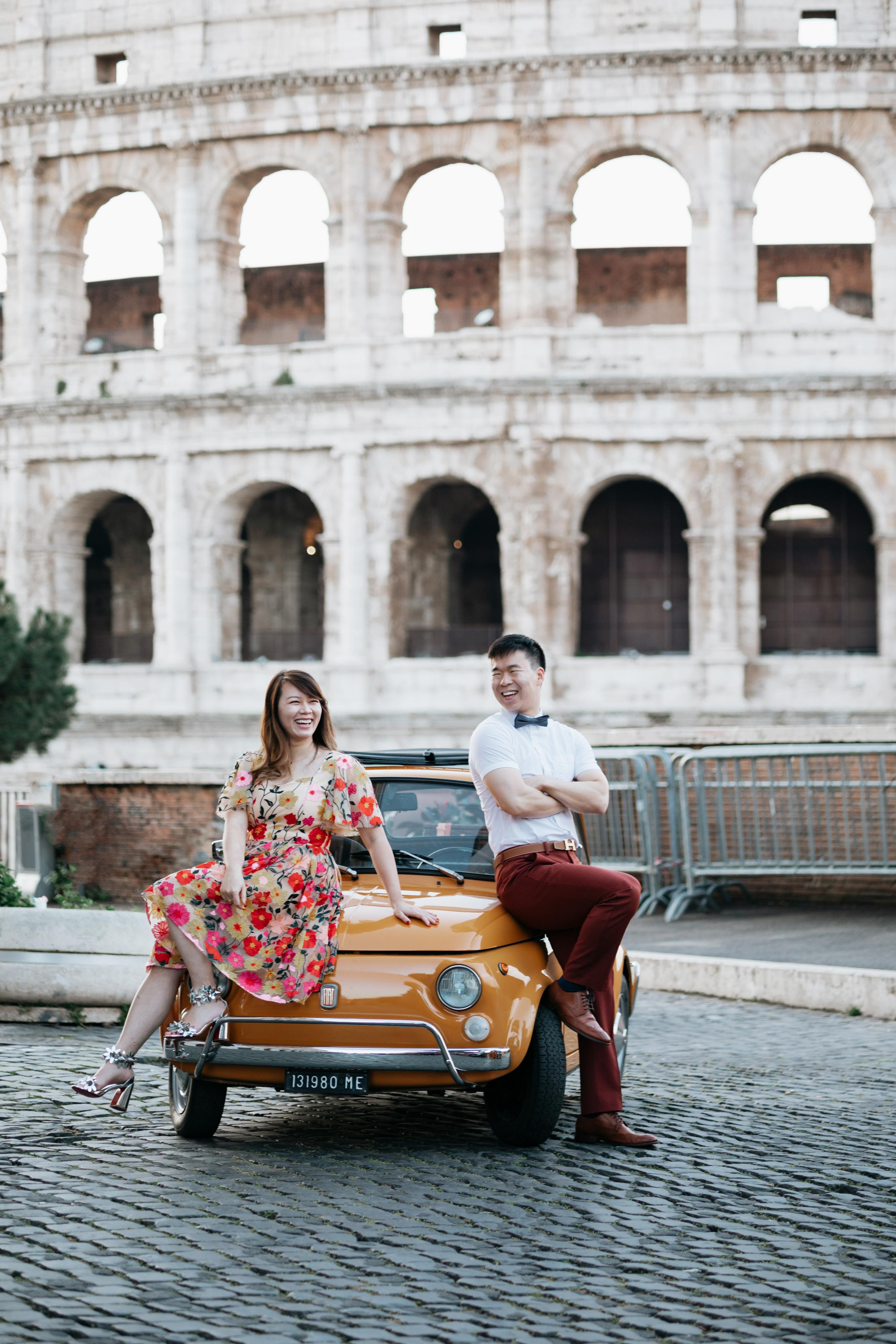 Photoshoot with Fiat 500 Vintage and Vespa. Photographer in Rome