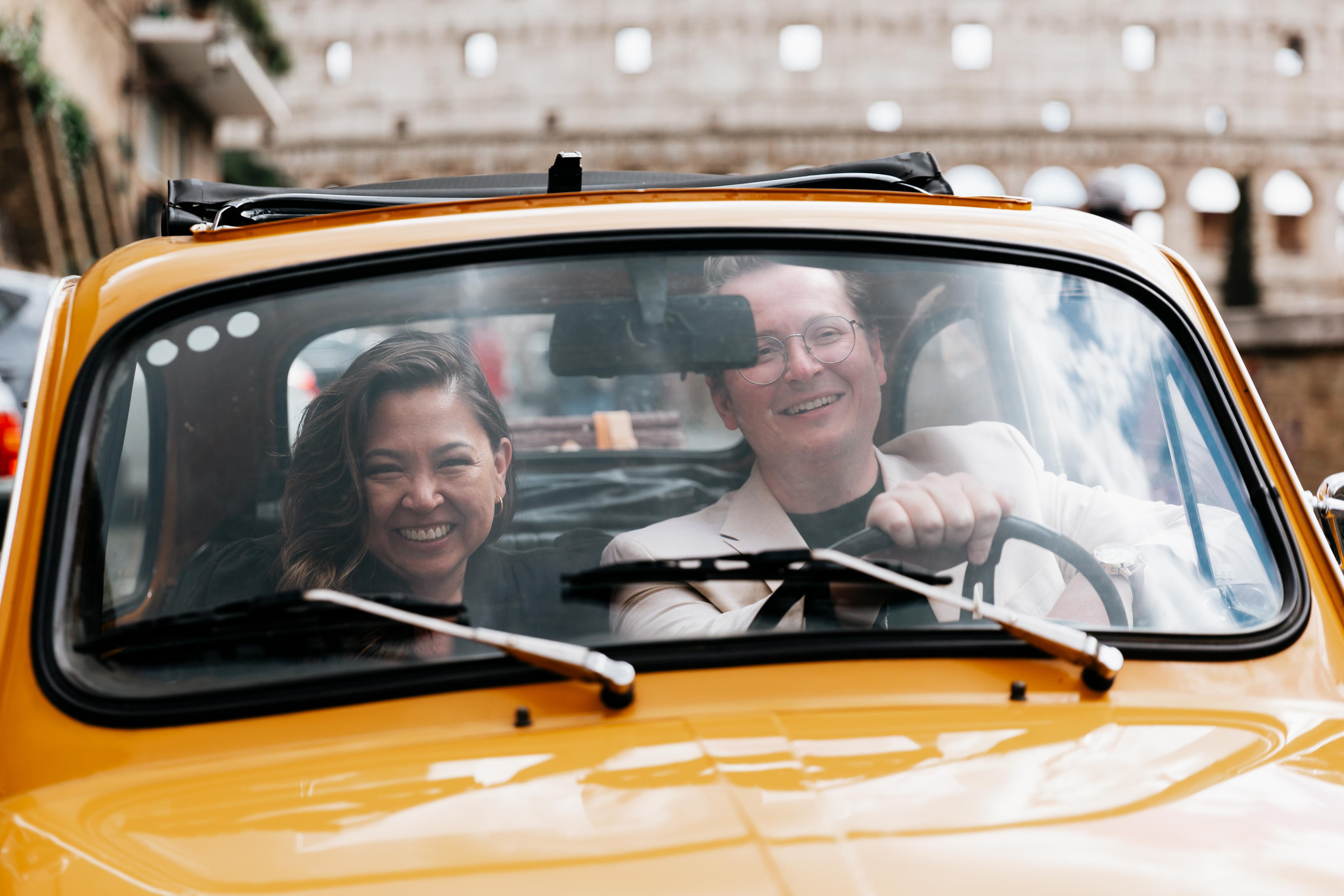 Photoshoot with Fiat 500 Vintage and Vespa. Photographer in Rome