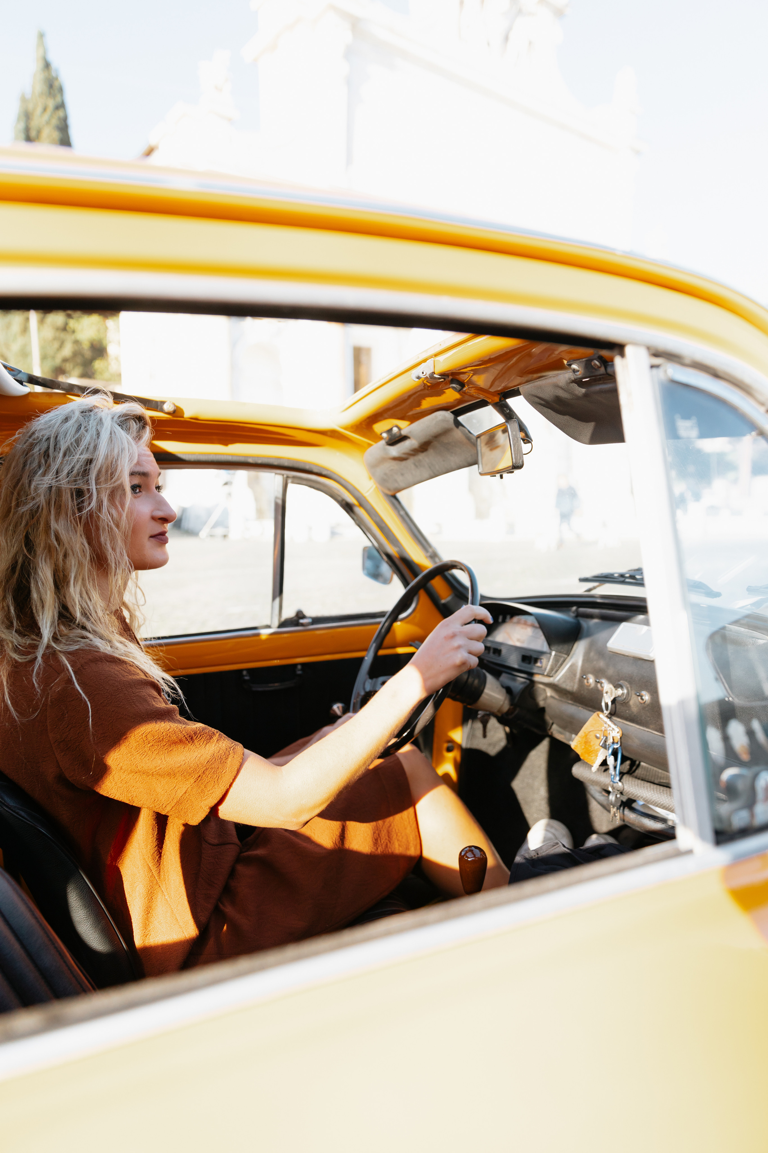Photoshoot with Fiat 500 Vintage and Vespa. Photographer in Rome