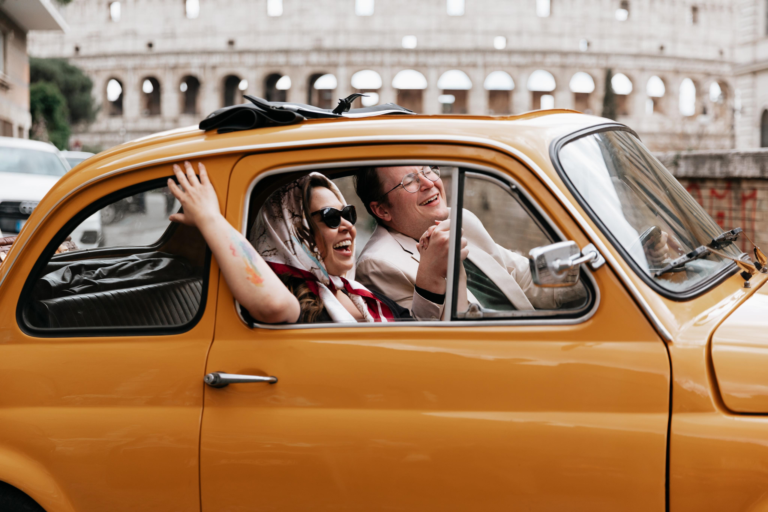 Photoshoot with Fiat 500 Vintage and Vespa. Photographer in Rome