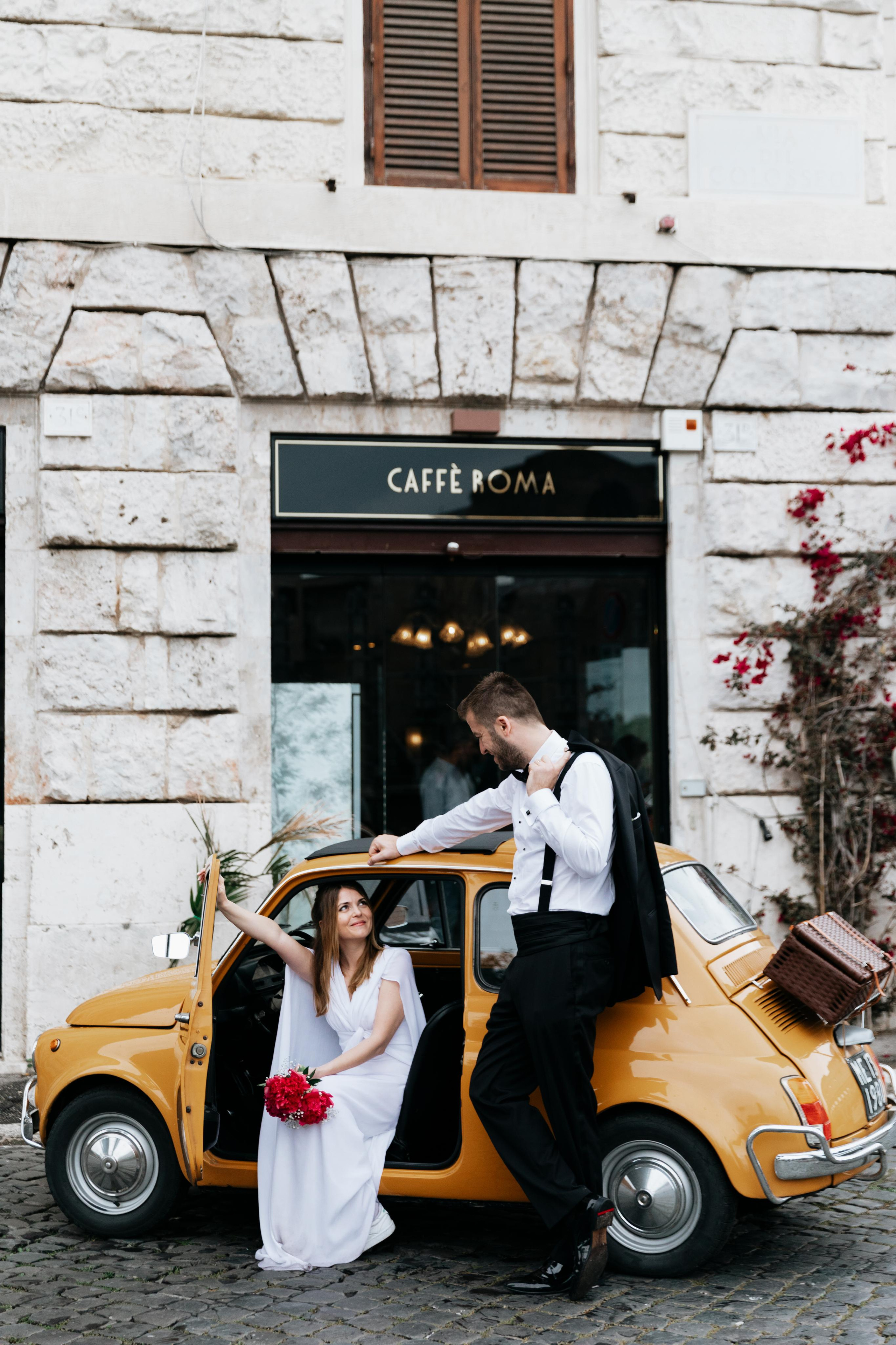 Photoshoot with Fiat 500 Vintage and Vespa. Photographer in Rome