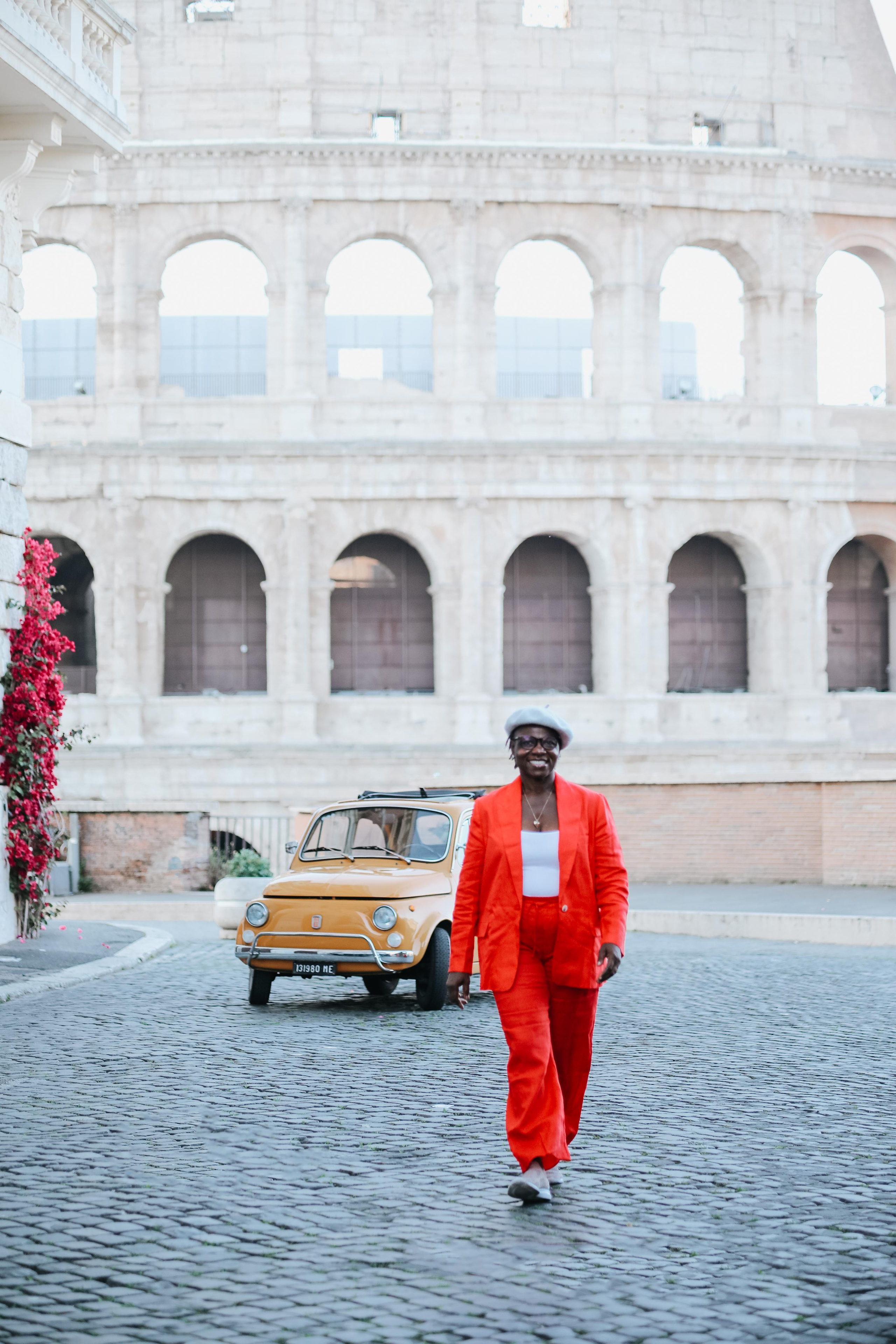 Photoshoot with Fiat 500 Vintage and Vespa. Photographer in Rome