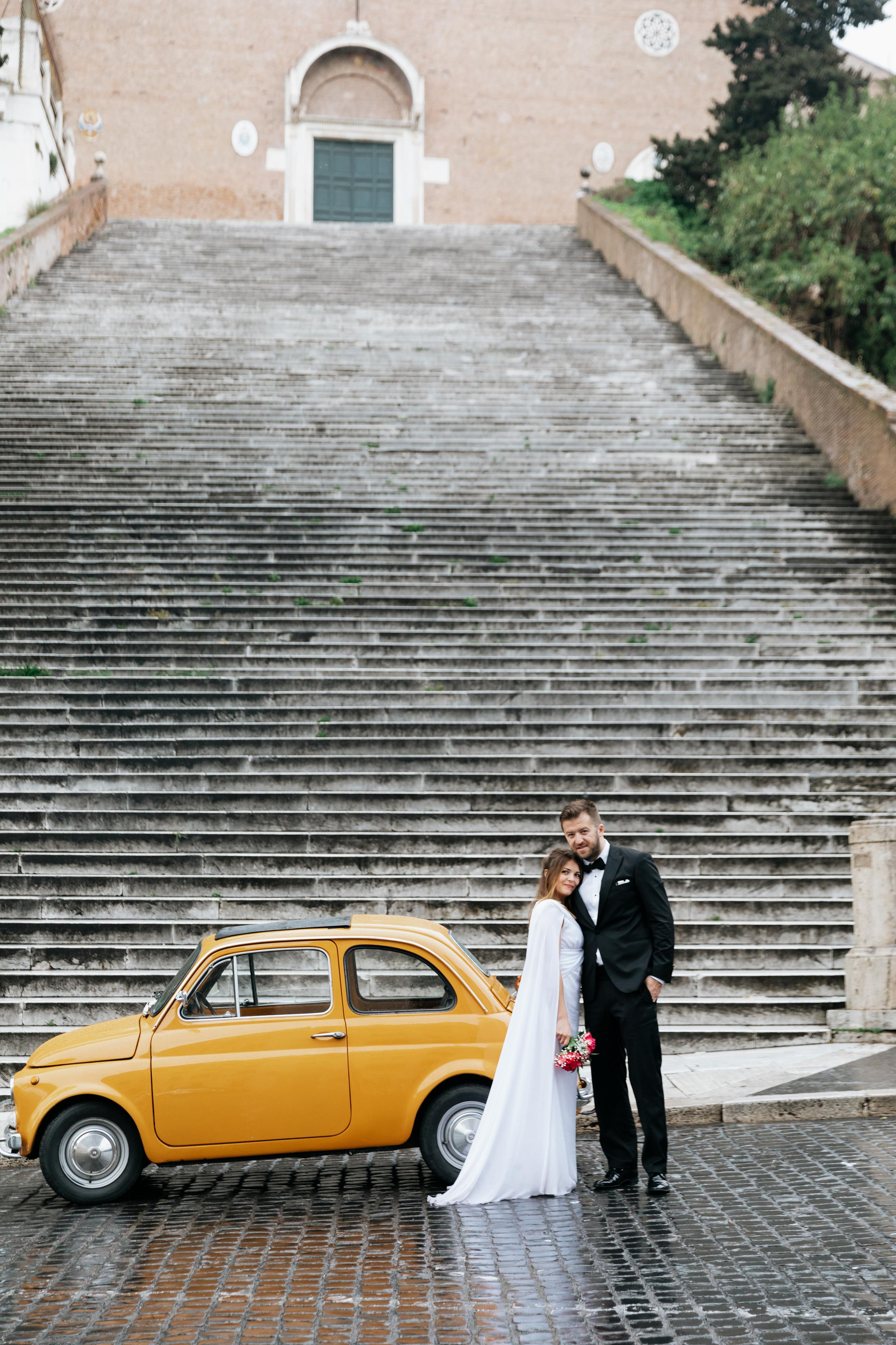 Photoshoot with Fiat 500 Vintage and Vespa. Photographer in Rome