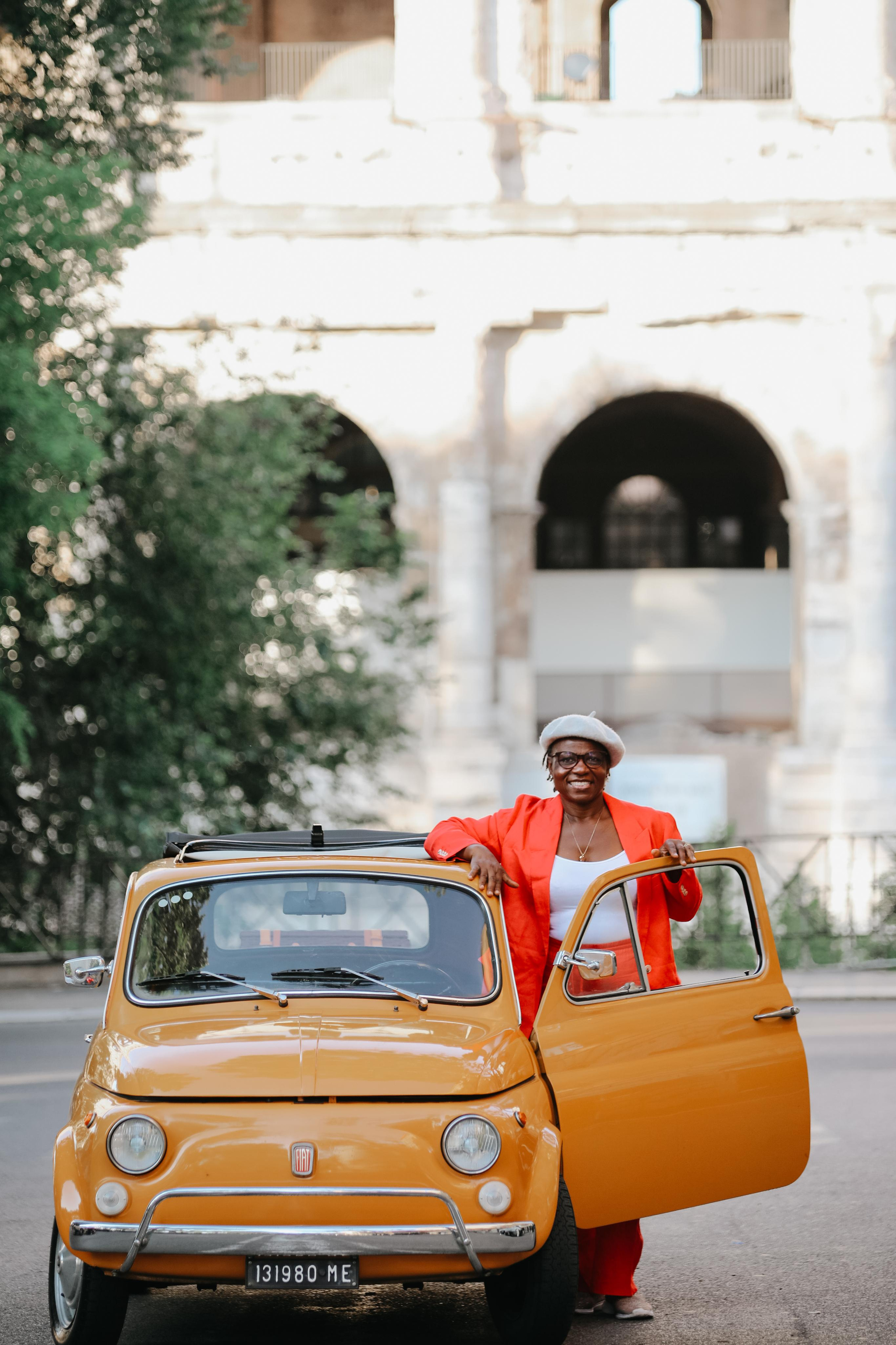 Photoshoot with Fiat 500 Vintage and Vespa. Photographer in Rome