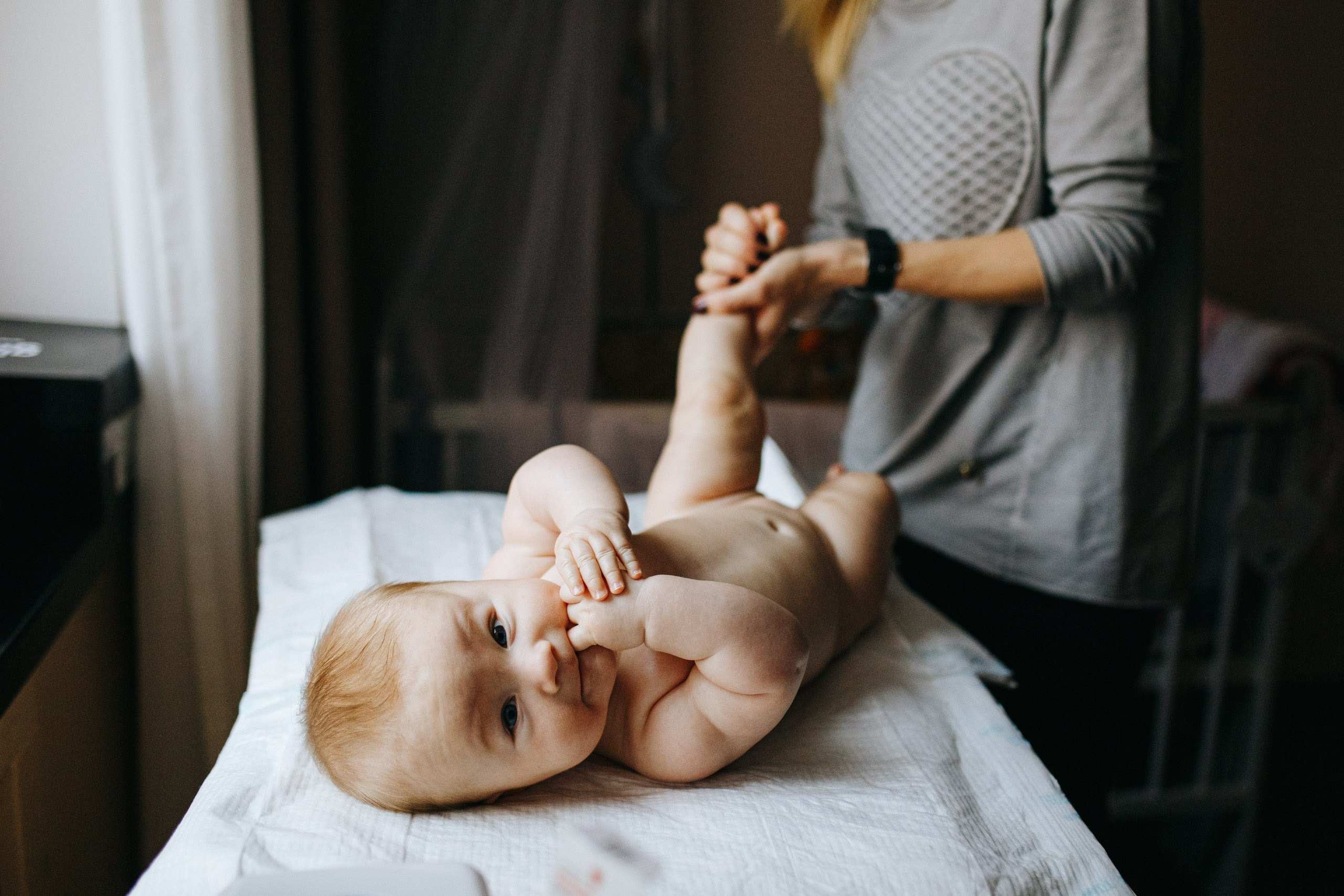 Ģimenes fotosesijas mājās ar īpašu enerģiju