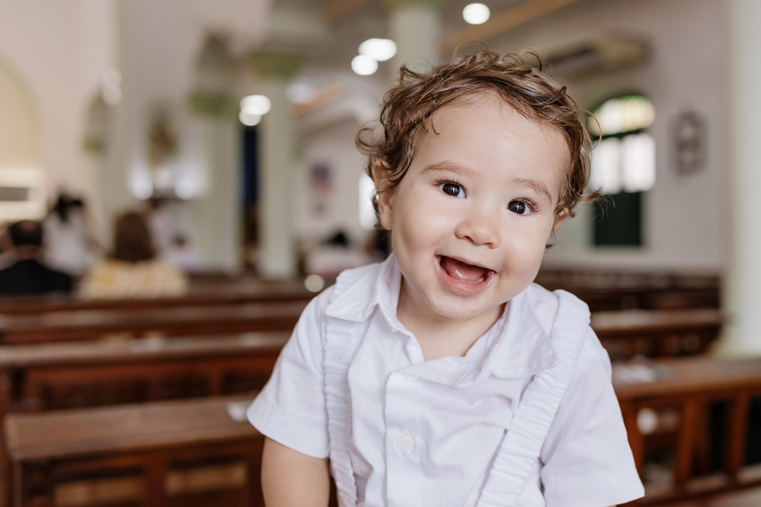 Expressão do bebê momentos após da cerimônia de batizado